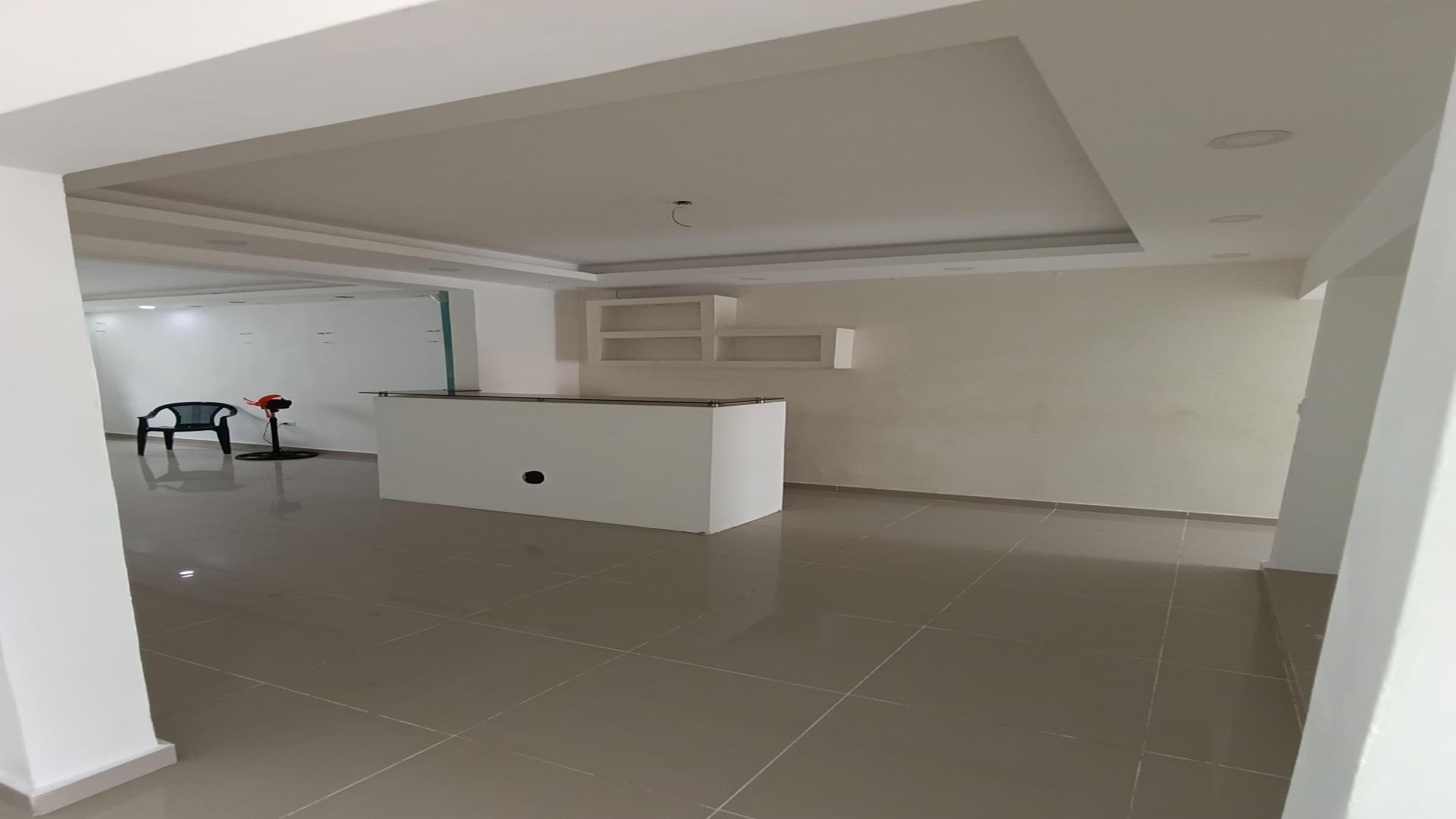 oficinas y locales comerciales - El Enriquillo se alquila local en 2do Nivel 120 Mts 2