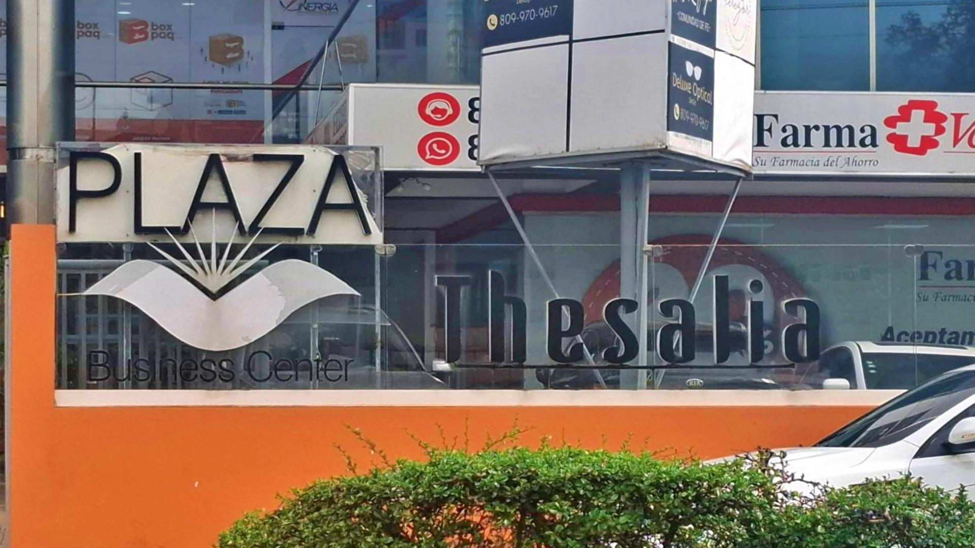 oficinas y locales comerciales - PLAZA THESALIA – COMMERCIAL UNITS IN ARROYO HONDO II 3