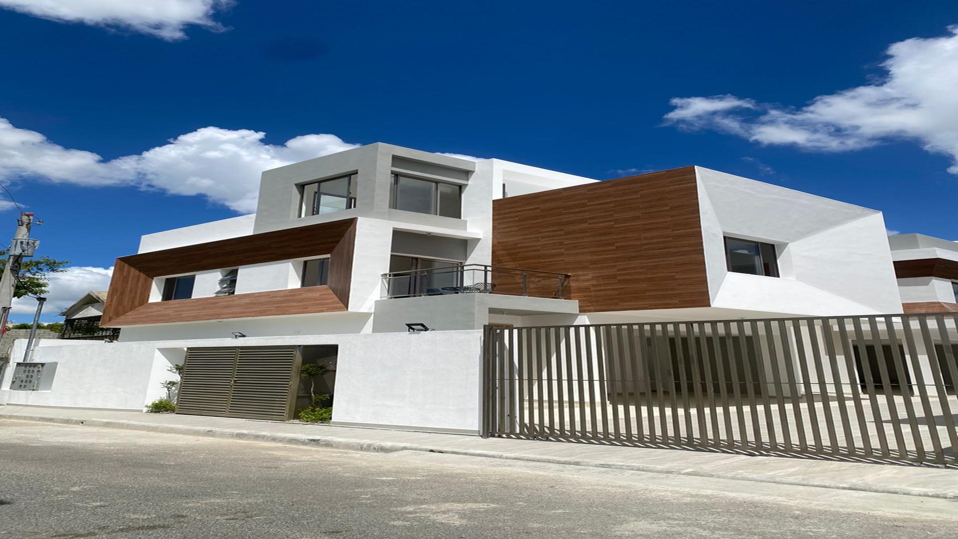 casas - Casa nueva con terraza privada .