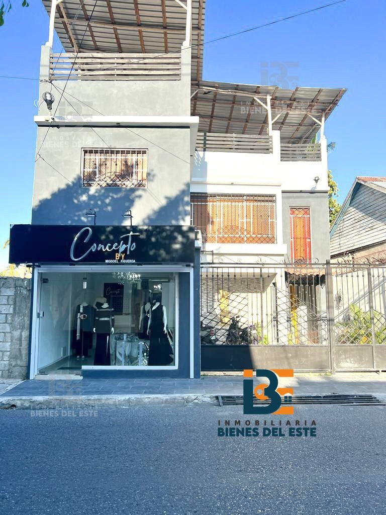 casas - Vivienda de tres niveles en el Centro de la Ciudad 0