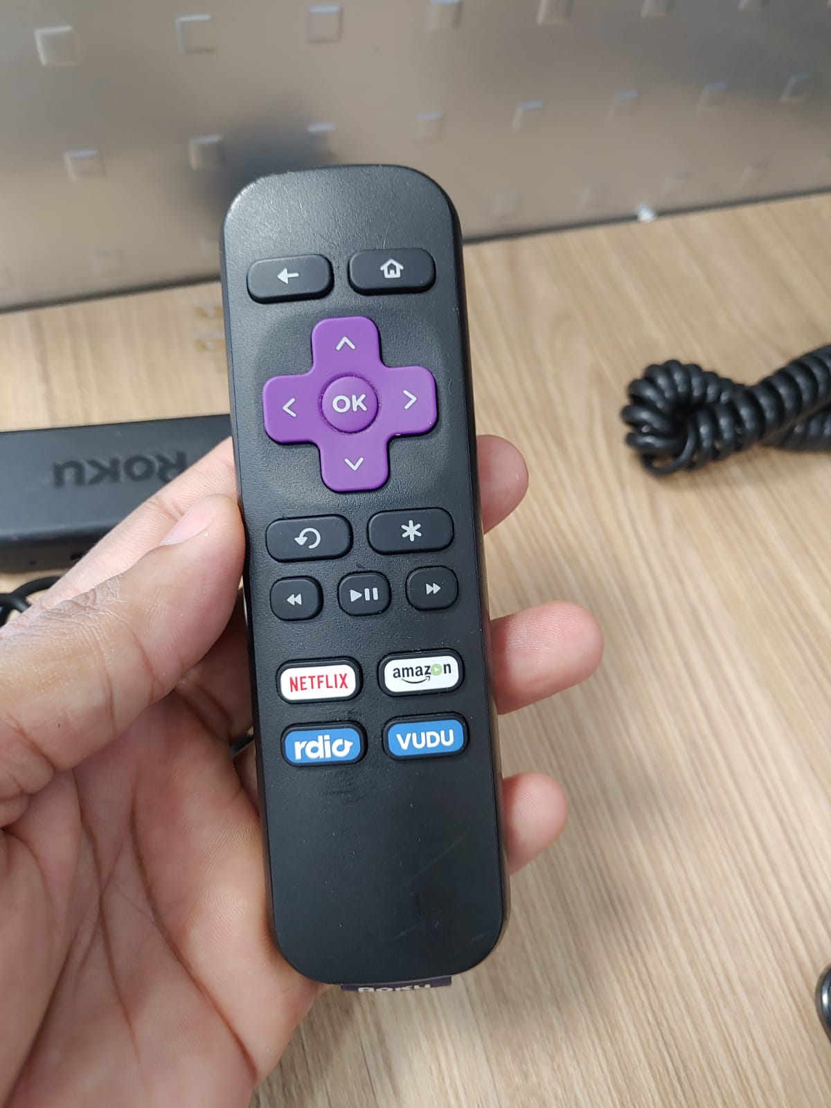 tv - ROKU 4K  ,SMART TV  2
