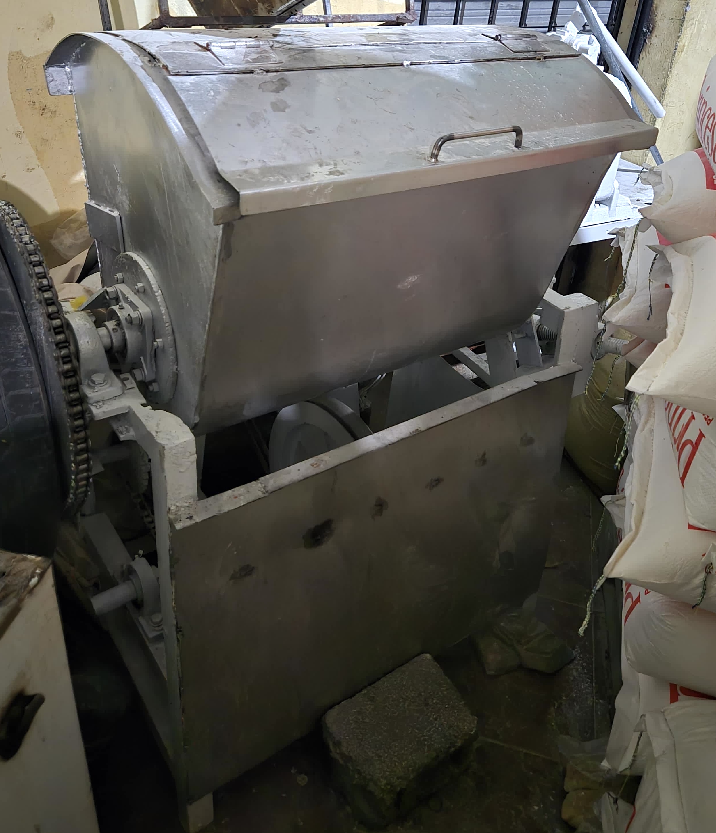 equipos profesionales - Vendo revolvedora industrial para panadería (1.5 sacos) 1