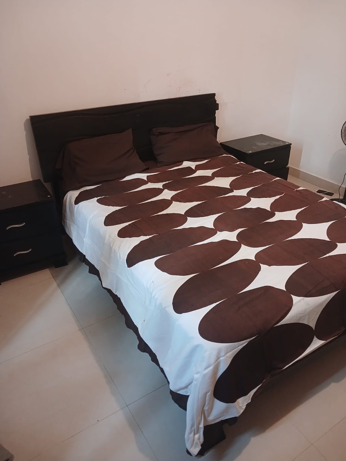 muebles y colchones - Juego de habitación queen en madera Cerezo. 