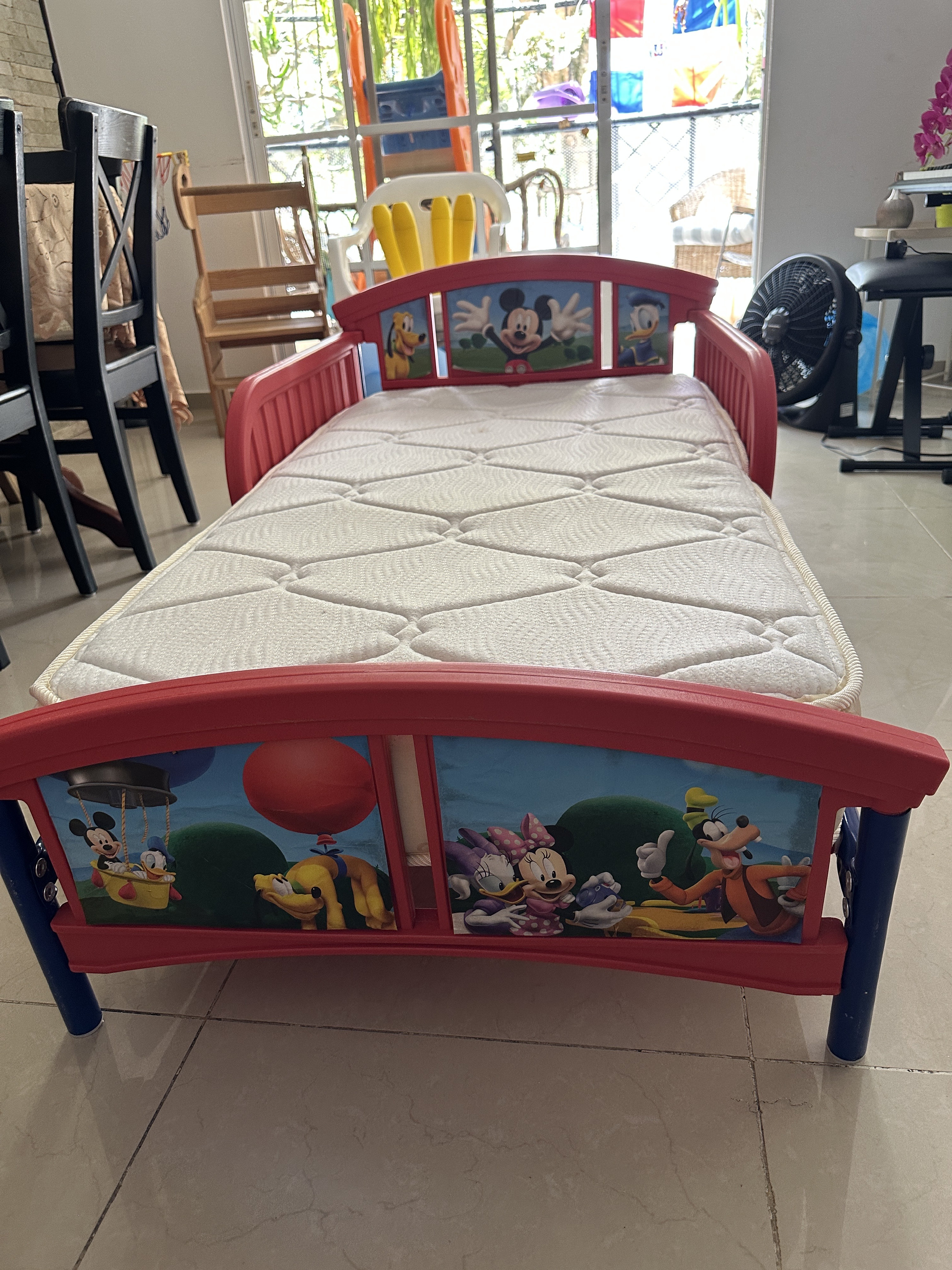 muebles - cama Micky Mouse