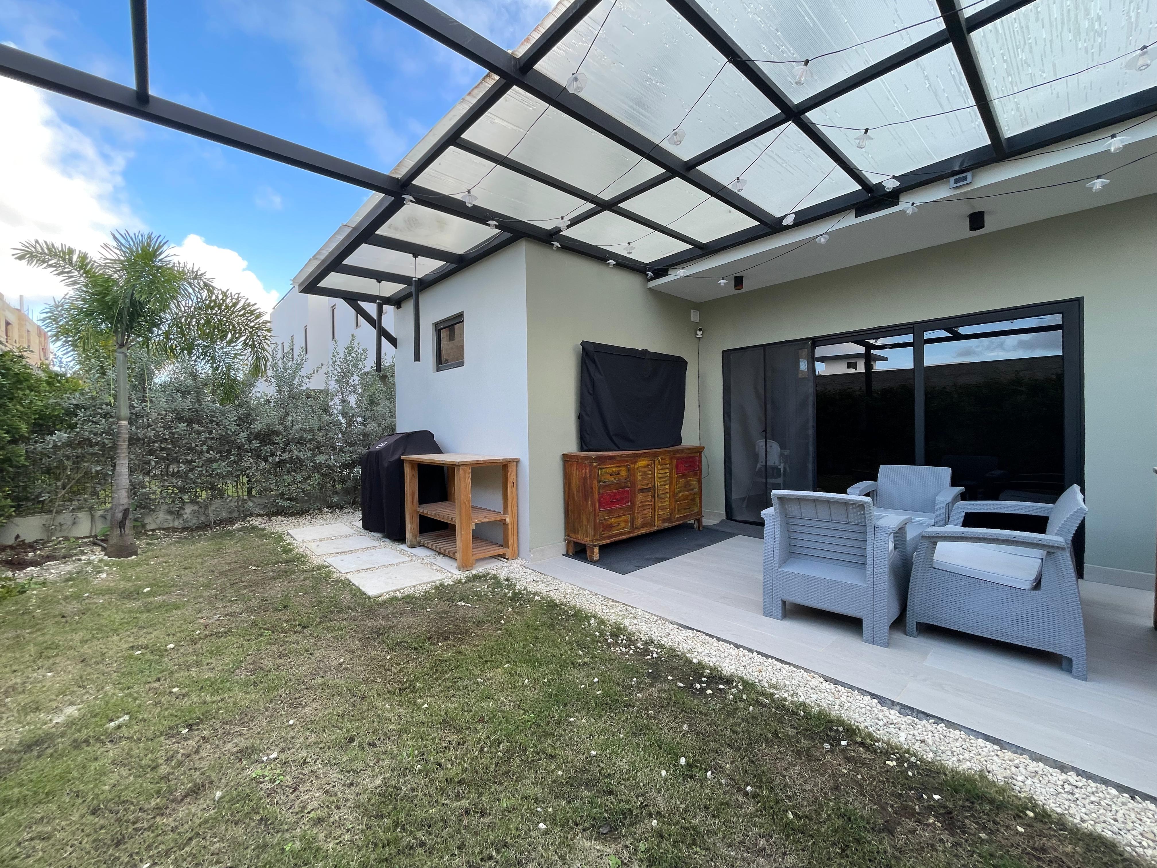 casas vacacionales y villas - Villa con Amplio Patio Res. Bavaro Punta Cana 9
