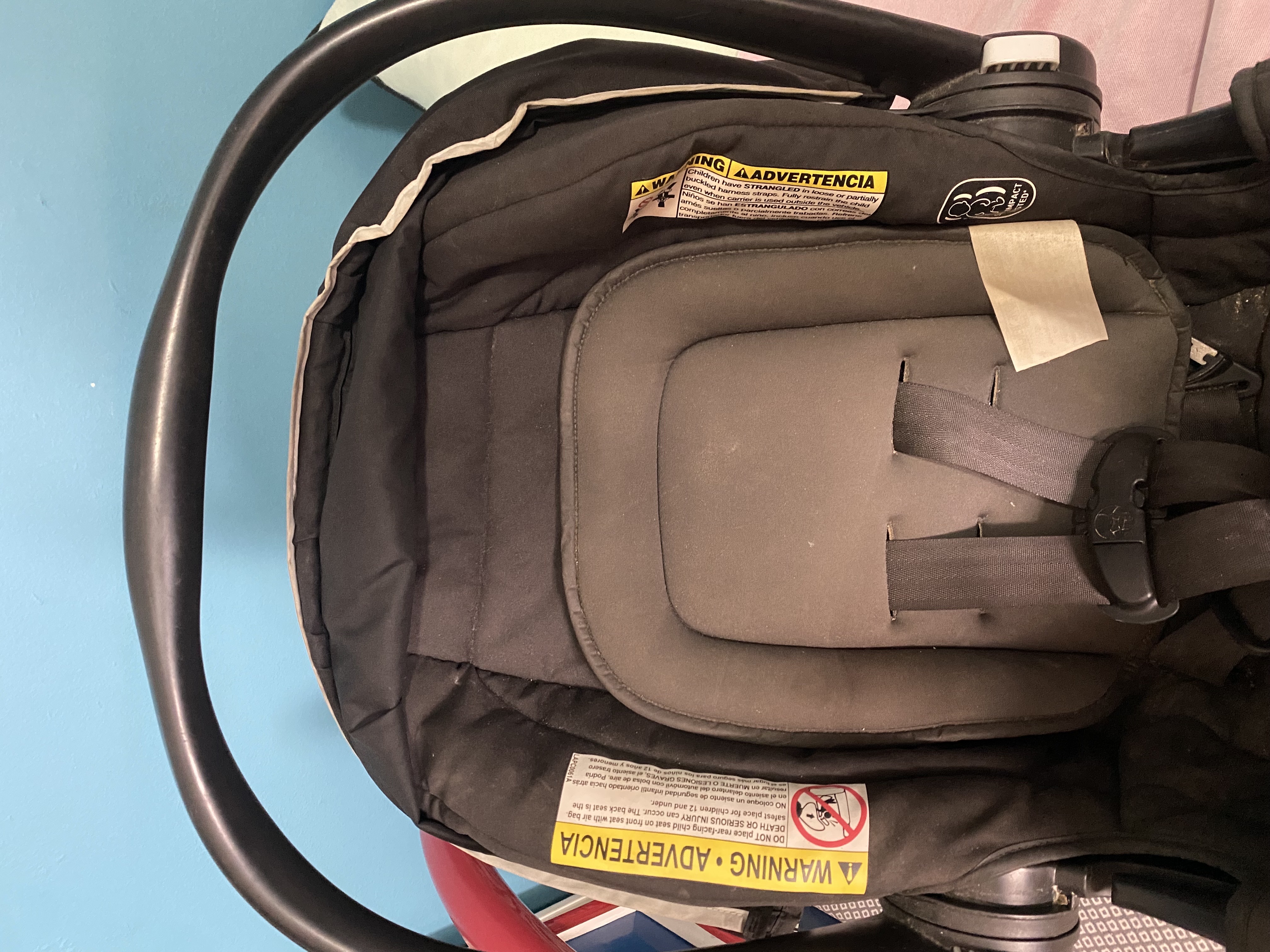coches y sillas - Silla de vehículo para bebé y se usa para salir también  3