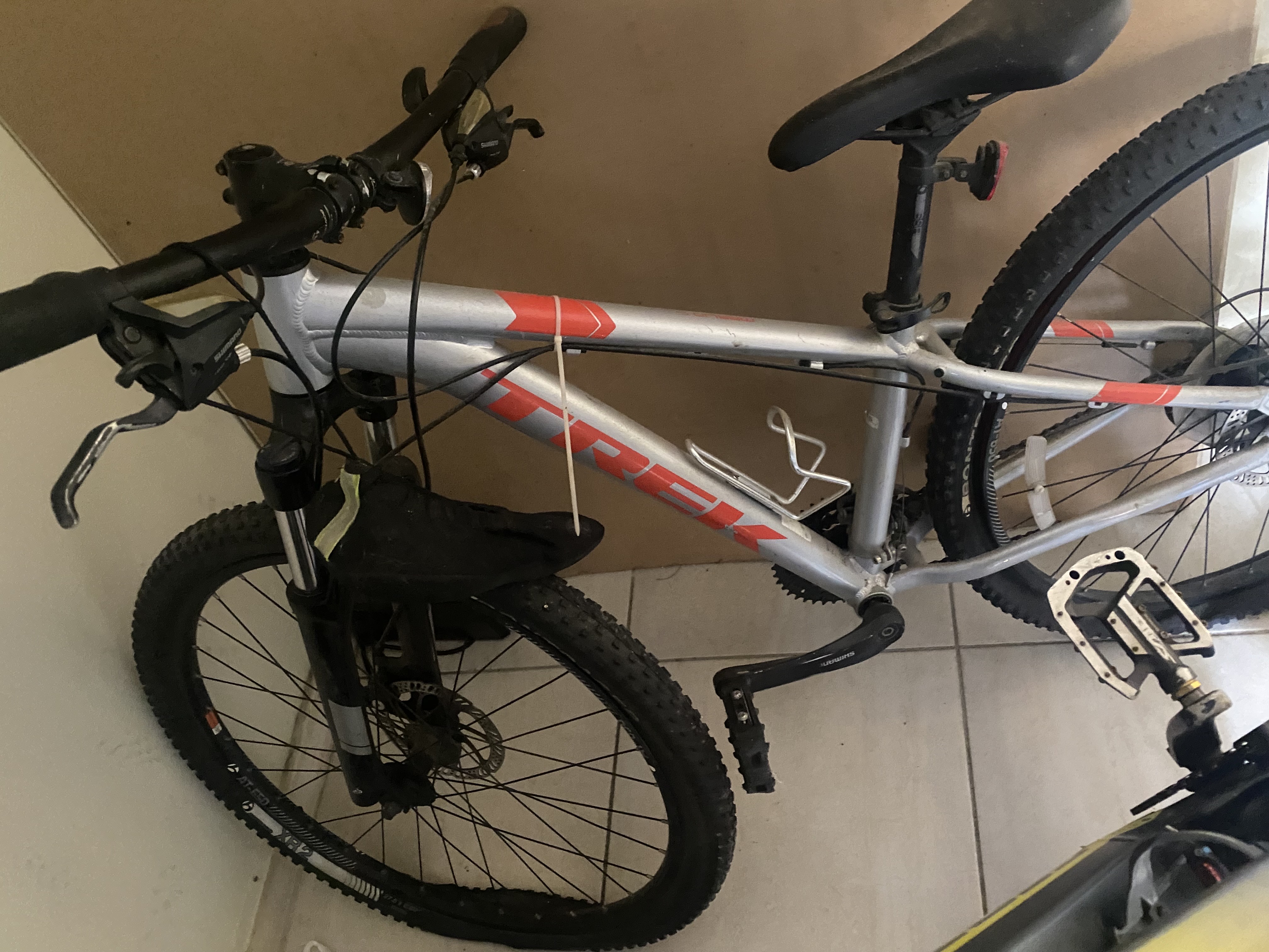 bicicletas y accesorios - Trek Montañera Plateada - Poco Uso 1