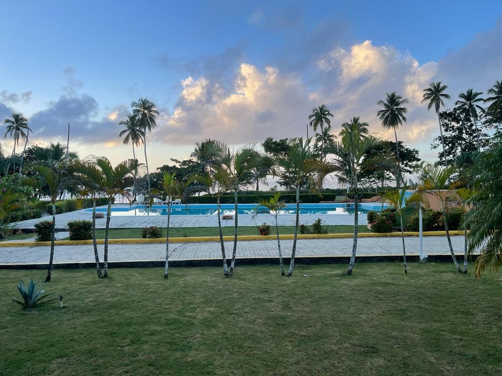 casas - Alquiler Villa Amueblada de 3 Habitaciones con Piscina, Los Róbalos, Samaná 0