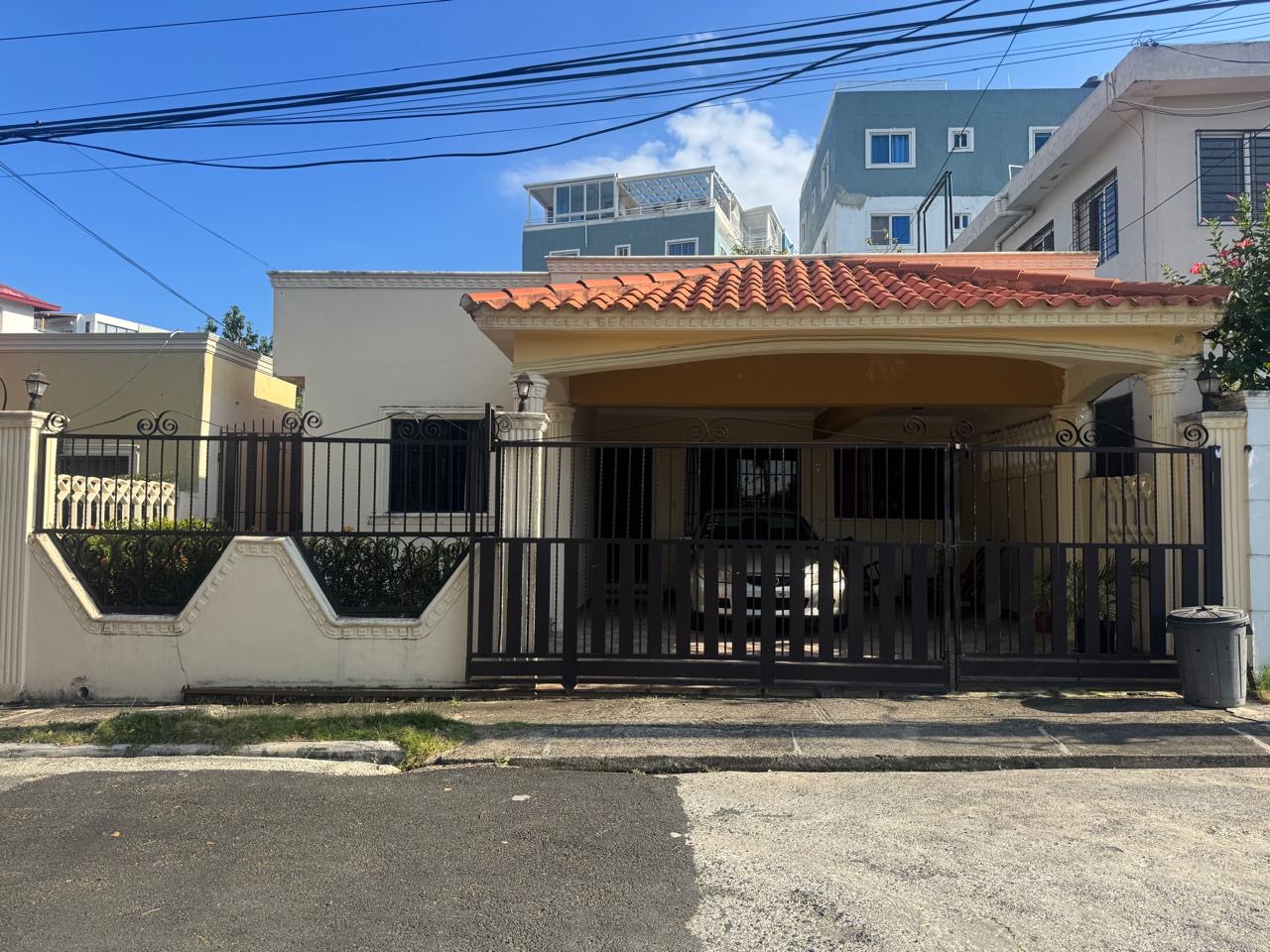 casas - Casa P/ Remodelar A 5 Minutos De La Rep. de Colomb 1