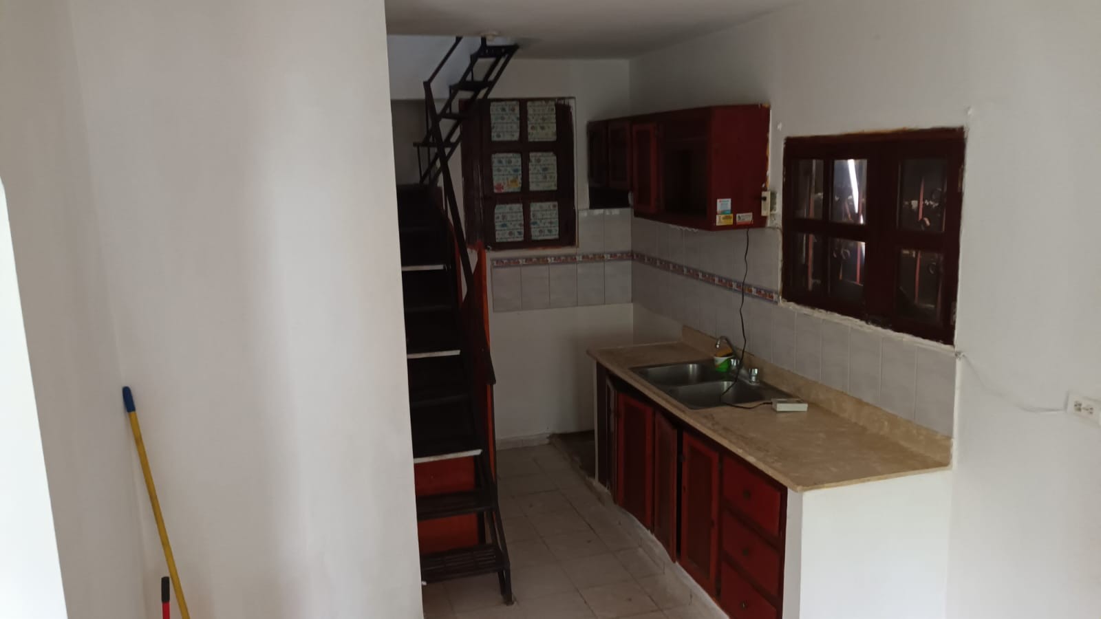 casas - 2 Casas al precio de 1! (1er y 2do piso). NEGOCIABLE Tasada 6