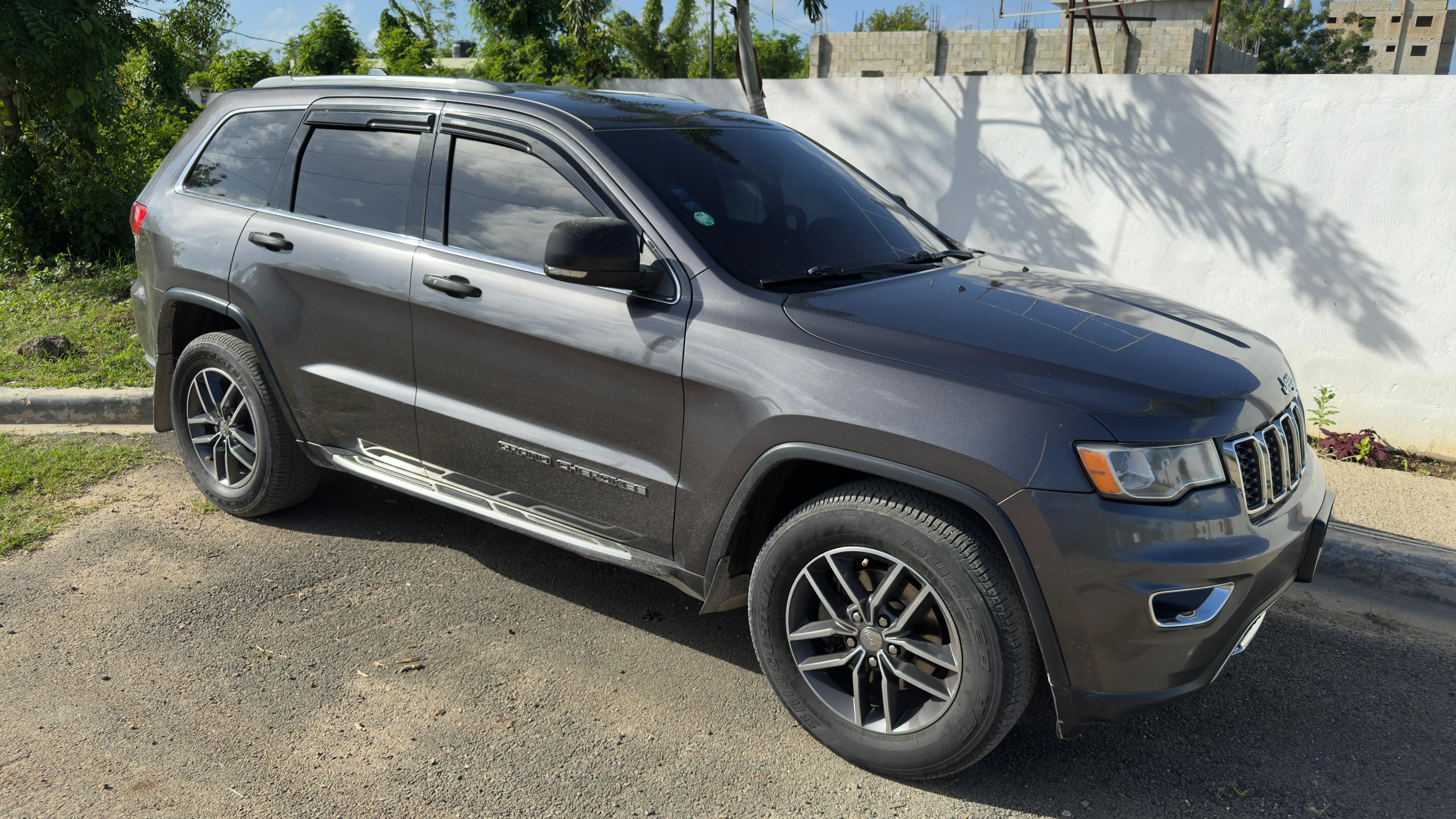 jeepetas y camionetas - JEEP GRAND CHEROKEE LIMITED 4X4 2018 2