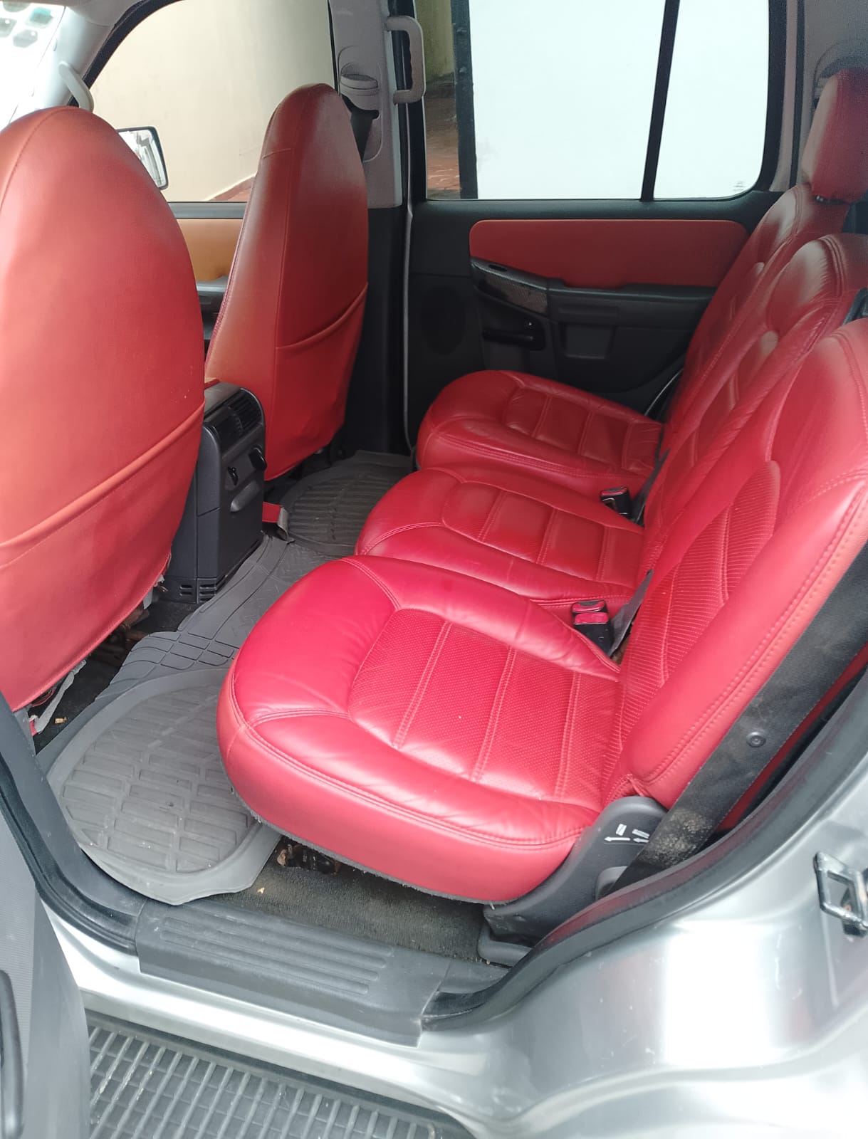jeepetas y camionetas - Jeepeta Ford con equipo de gas. funciona con gas y combustible. 2