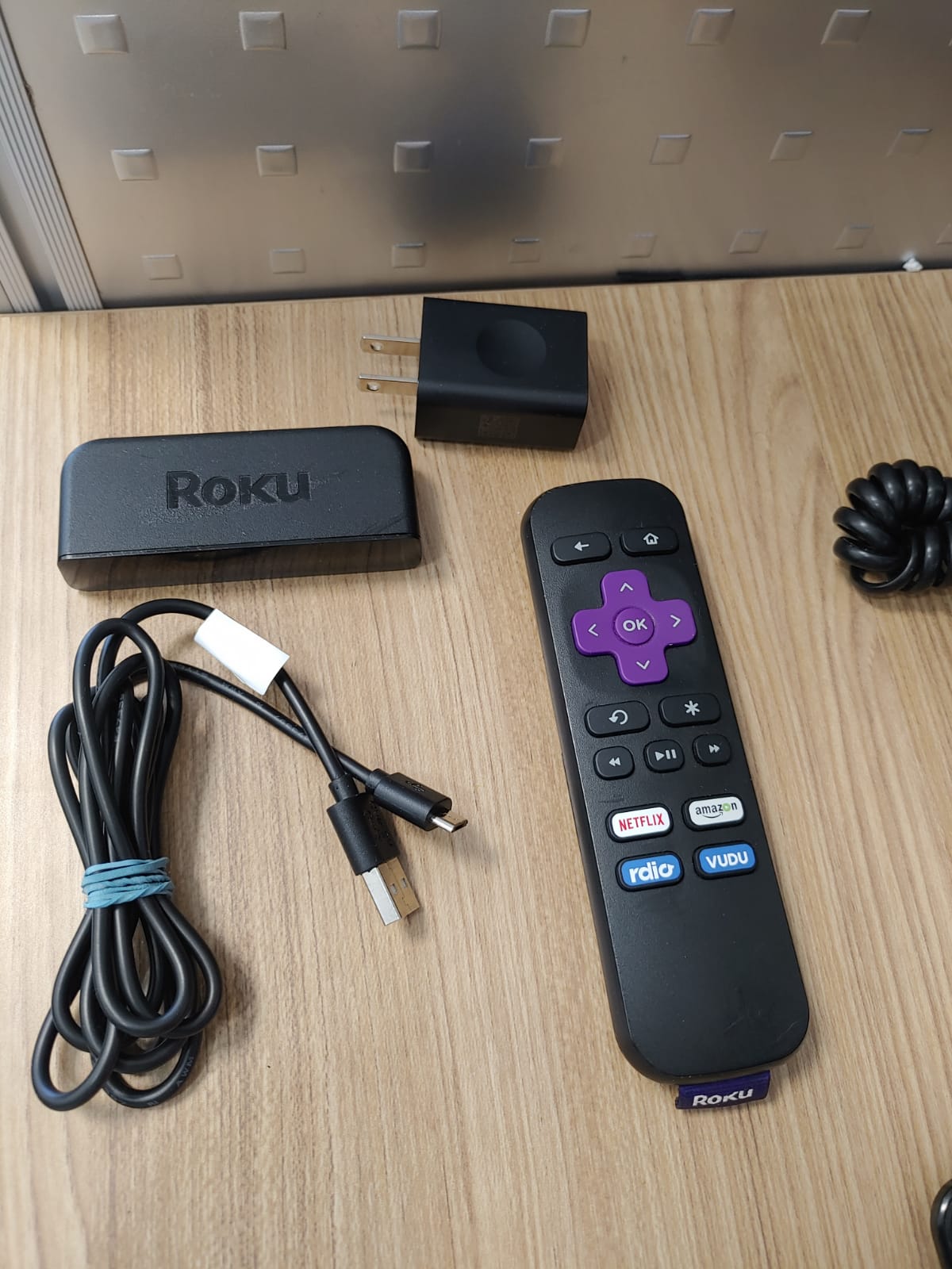 tv - ROKU 4K  ,SMART TV  3