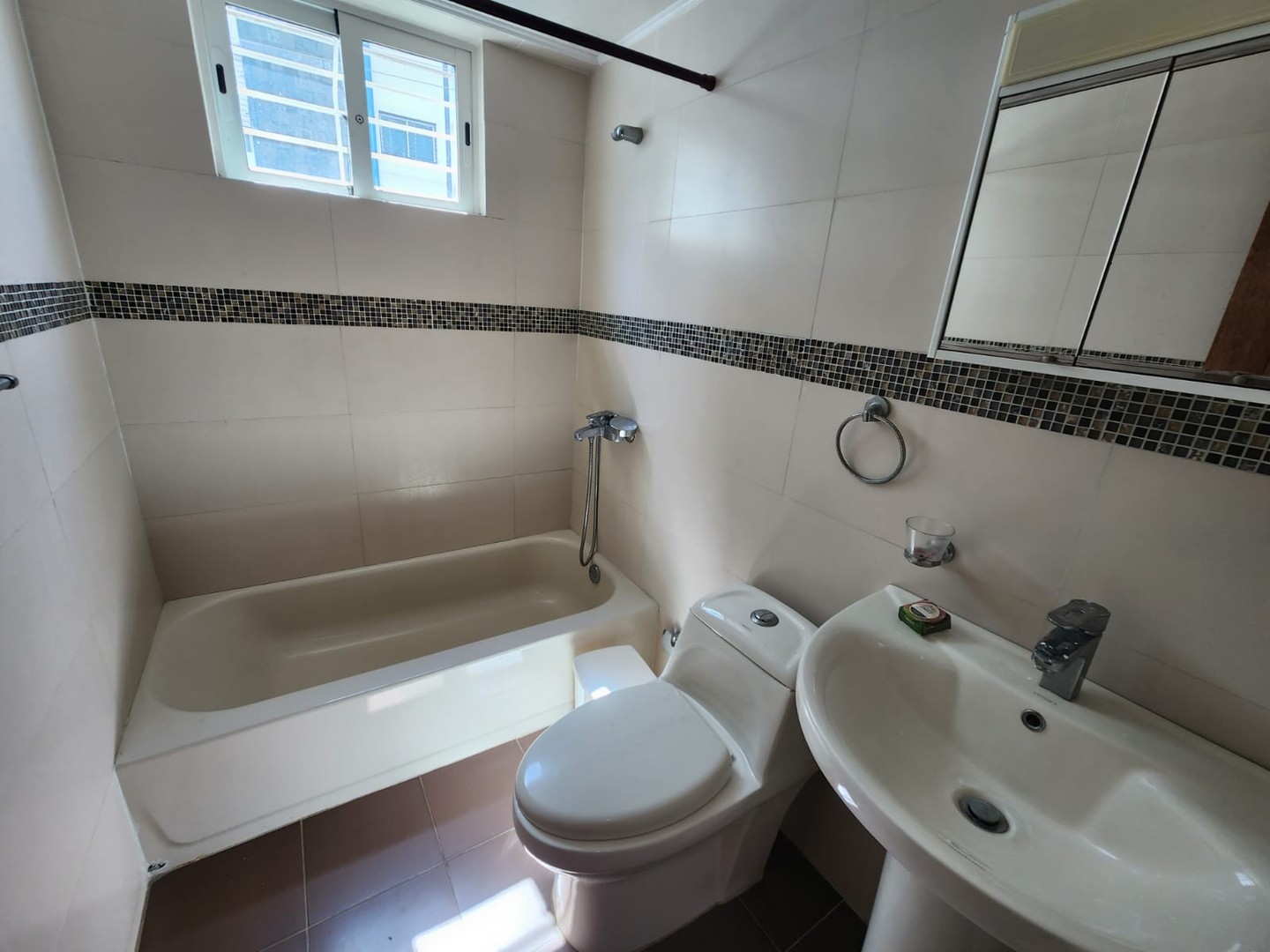 apartamentos - lquilo apartamento en Evaristo Morales U$S1,200

3hab
204mst
2 parqueos 6