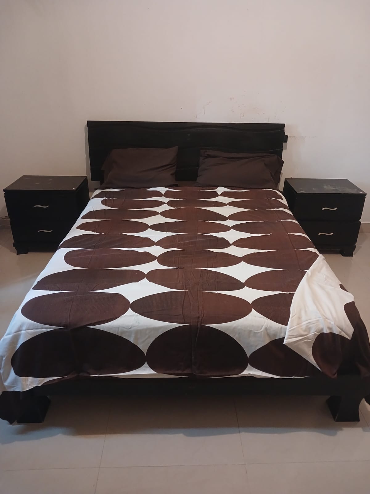 muebles y colchones - Juego de habitación queen en madera Cerezo.  1