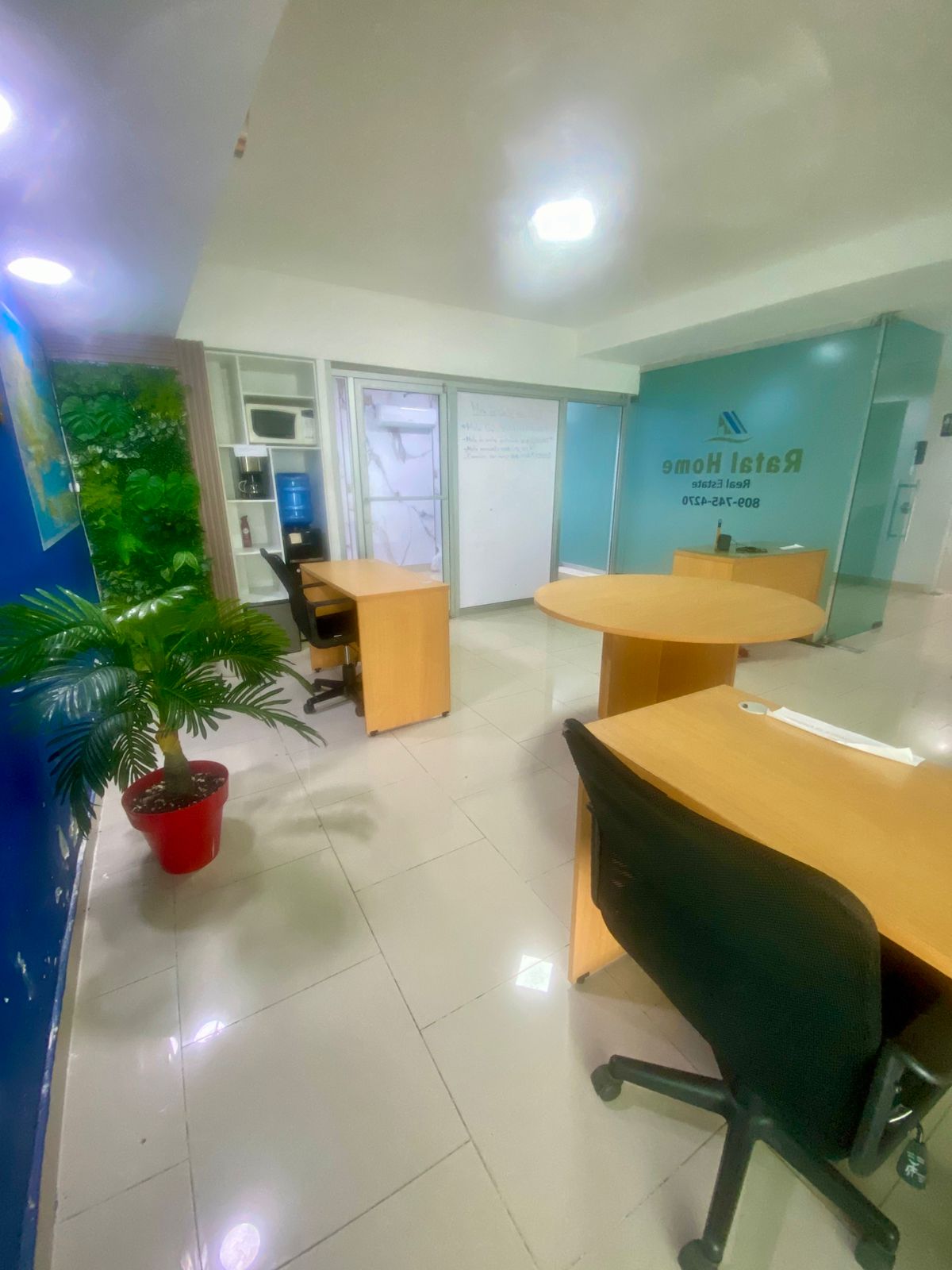 oficinas y locales comerciales - En venta amplia oficina En torre Frente al mar. 0