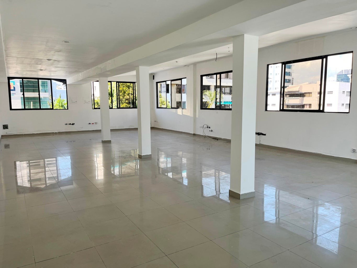 oficinas y locales comerciales - Local Comercial Alquiler en Piantini 0