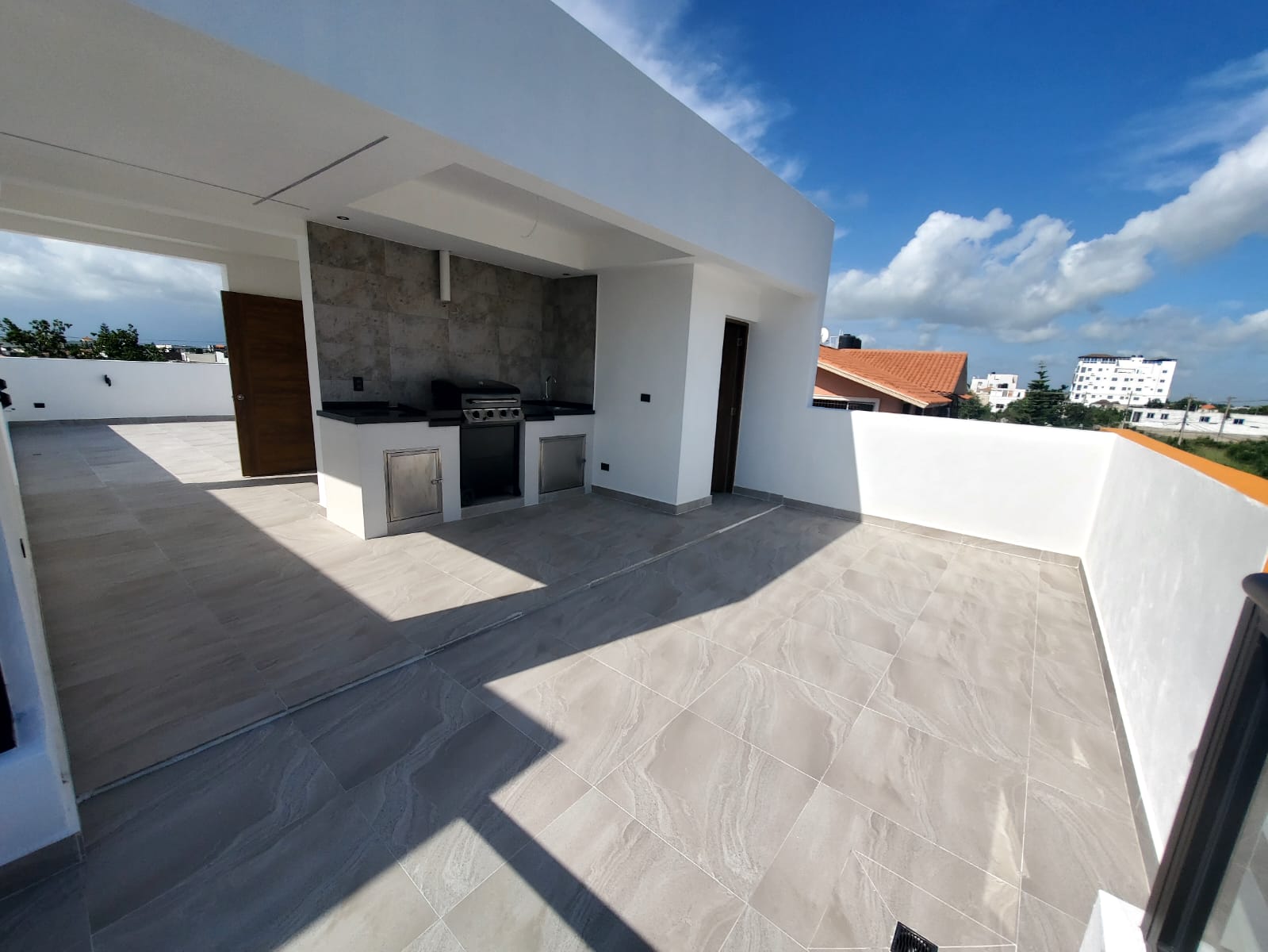casas - Casa con marquesina para 4 vehículos  8