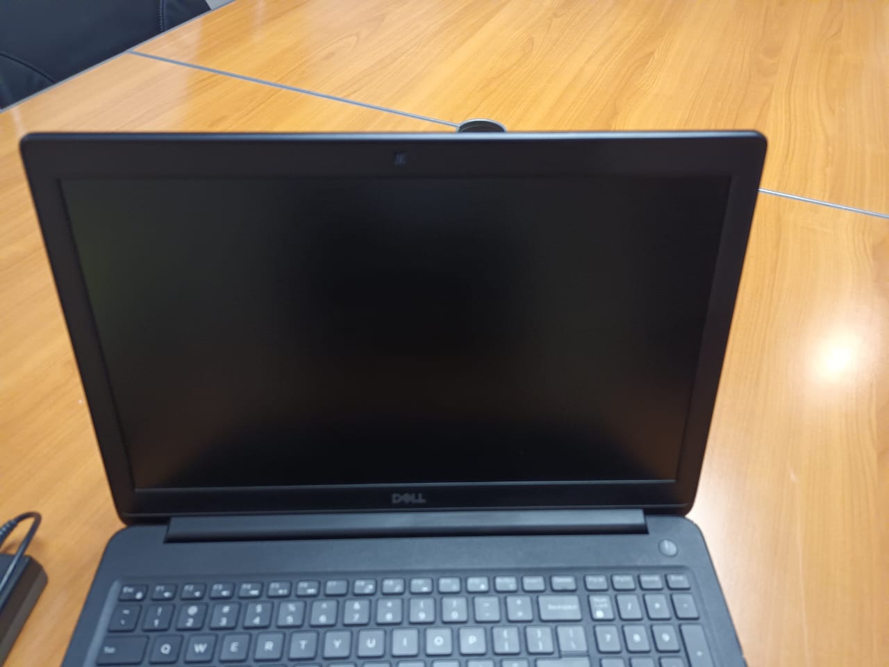 computadoras y laptops - Laptop Dell 3500 8va, 16GB Mem, 256GB Disco SSD 1