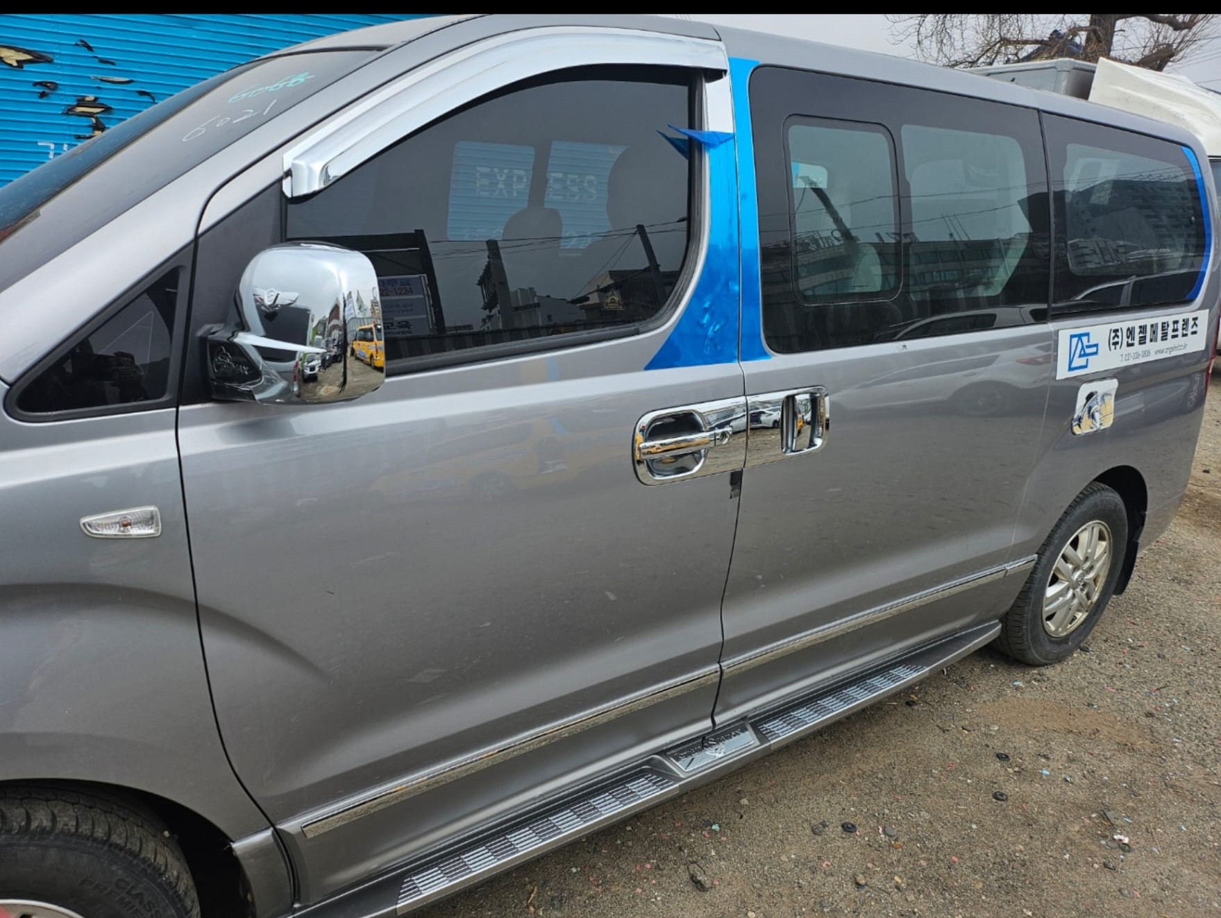 jeepetas y camionetas - HYUNDAI GRAND STAREX 2019 GRIS DIESEL 3