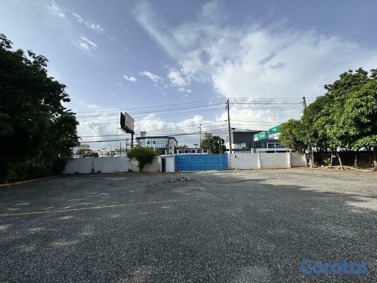 oficinas y locales comerciales - Local comercial terreno alquiler 27 de Febrero Gazcue Santo Domingo 7