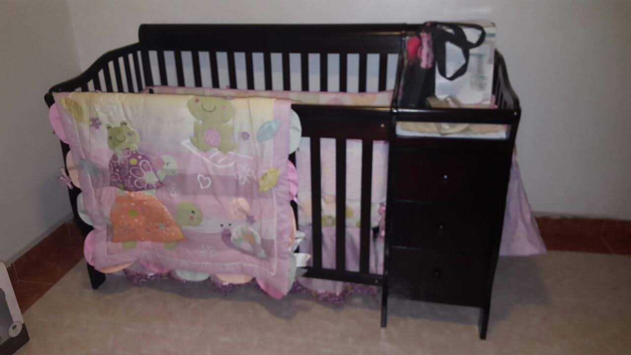 muebles - Cuna de madera con cambiador–Convertible 4 en 1 2