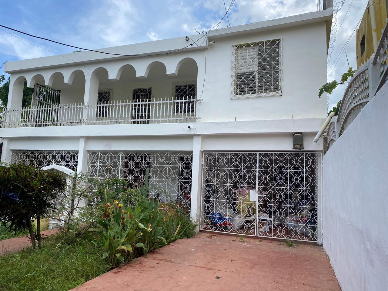 casas - Vendo 2 propiedades o terrenos SDE  ESTE  1