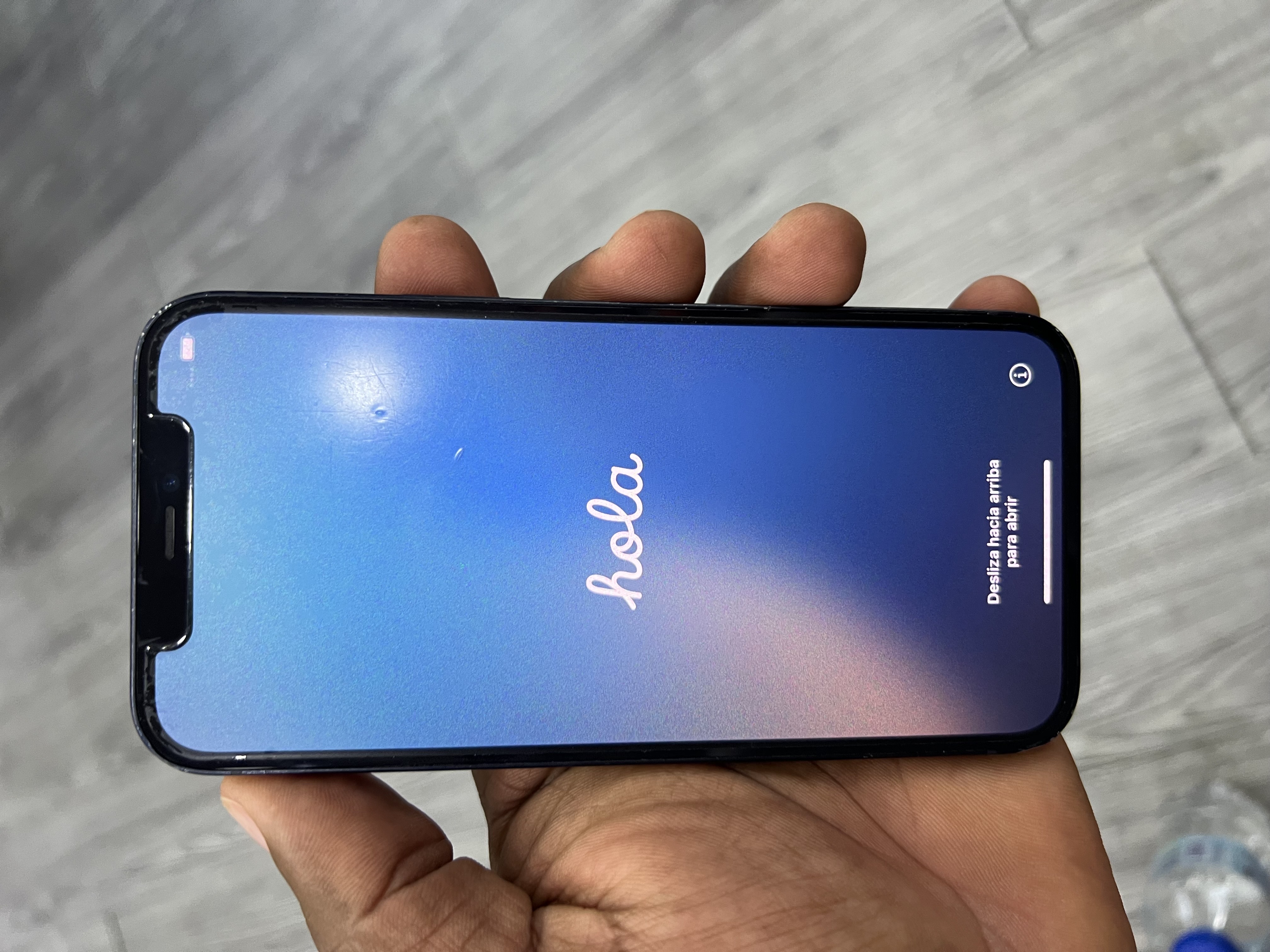 celulares y tabletas - vendo iPhone 12 normal de 63 batería en 83 0