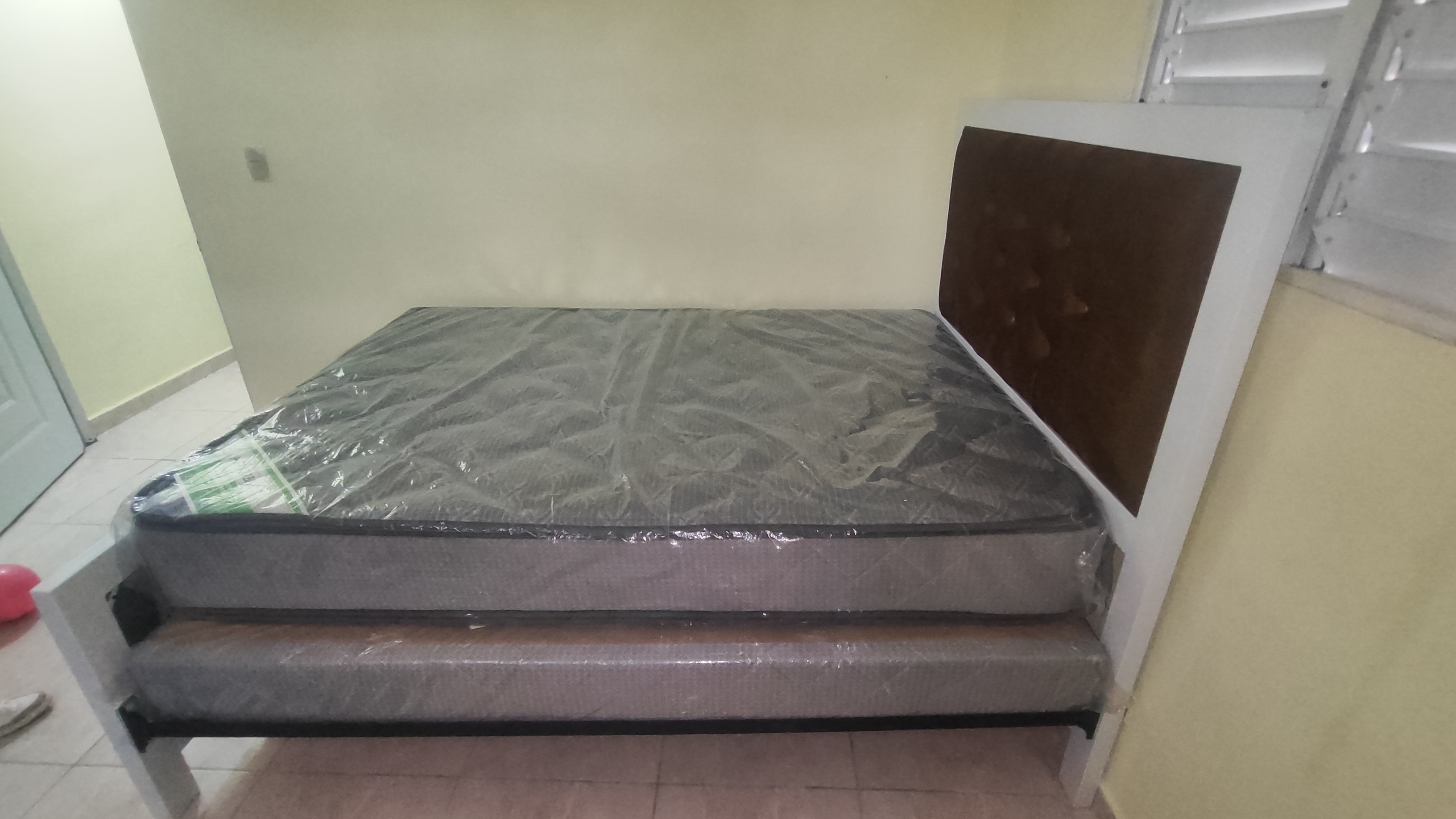 muebles y colchones - Vendo cama nueva. 