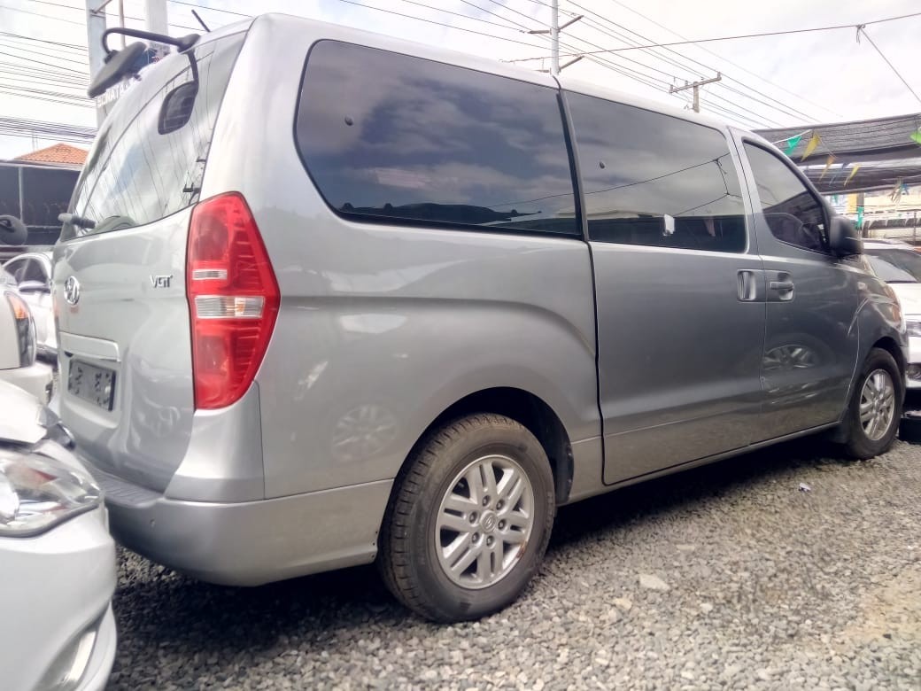 jeepetas y camionetas - HYUNDAI STAREX 2018 GRISDESDE: RD$1,320,000.00 4