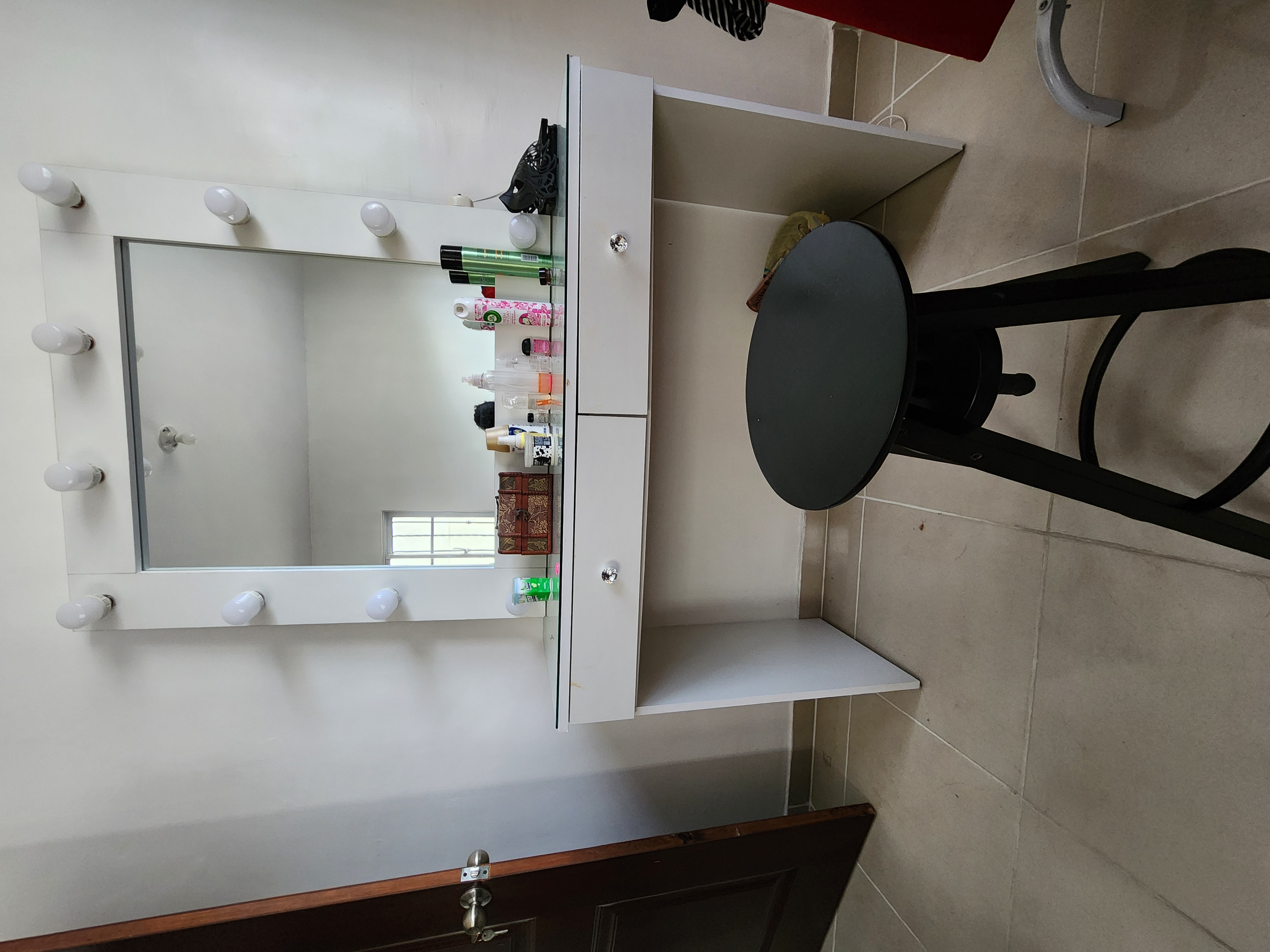 decoración y accesorios - Vanity de maquillaje 
