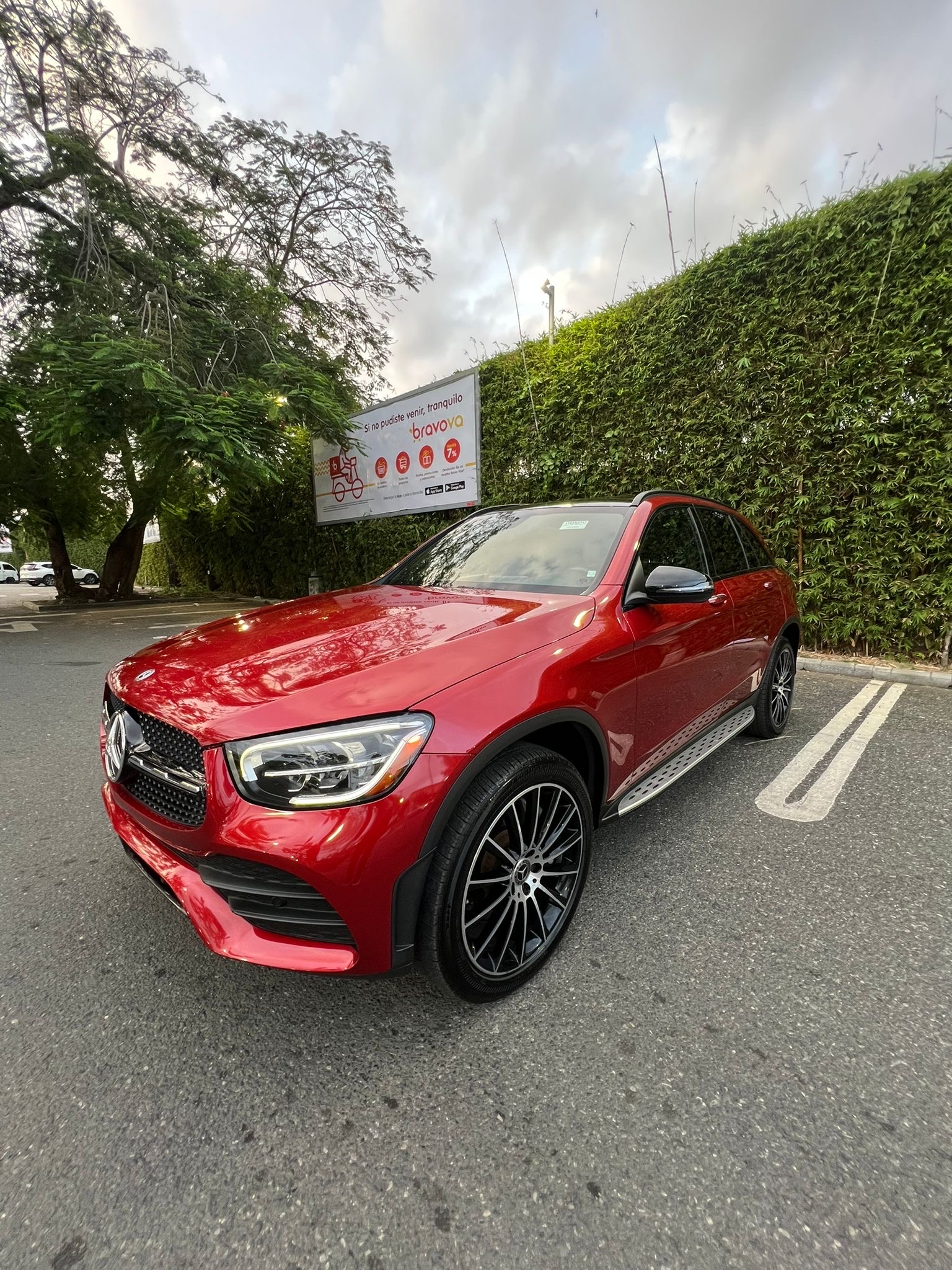 jeepetas y camionetas - Mercedes Benz GLC 300. Año 2020, milla 39,151 1