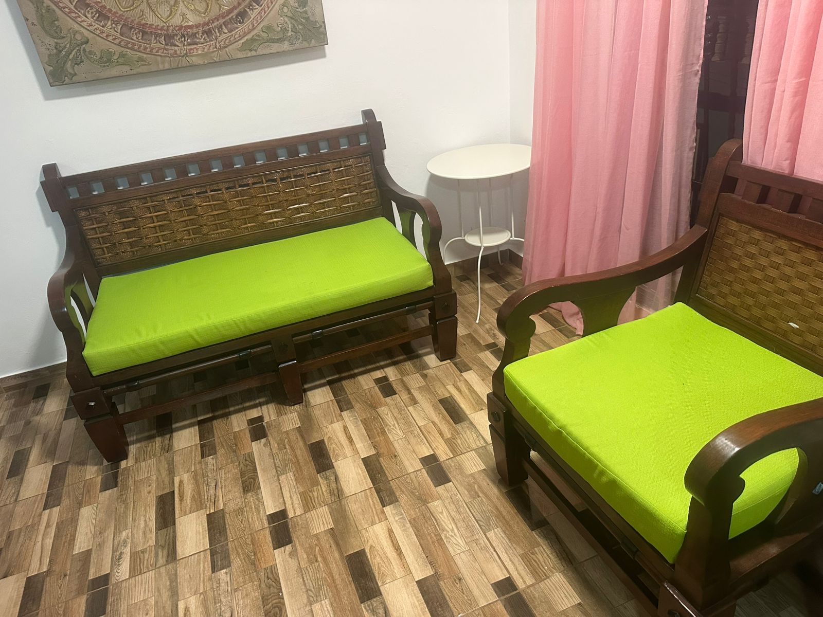 muebles y colchones - 1 Sofá de 2 personas y 1 butaca con cojines 0
