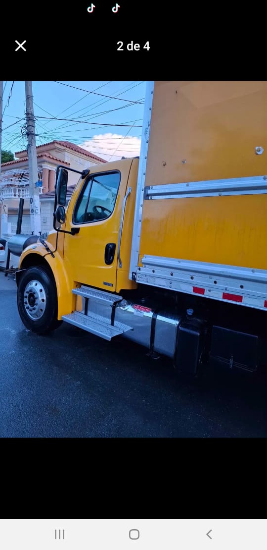 camiones y vehiculos pesados - camion Freighliner M2 106 medium Duty 2