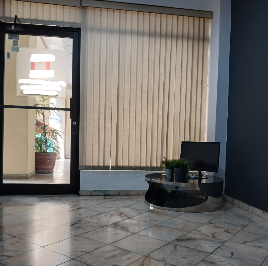 oficinas y locales comerciales - Alquilo Local 53 Mts en Av. Sarasota   0