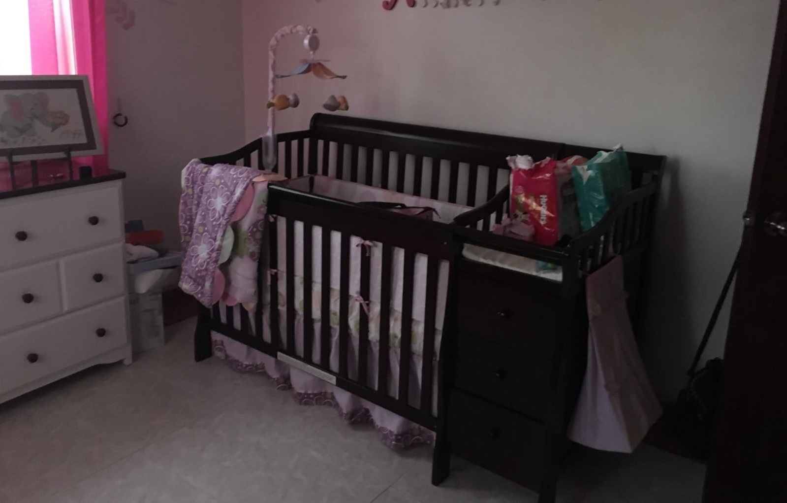 muebles - Cuna de madera con cambiador–Convertible 4 en 1 0