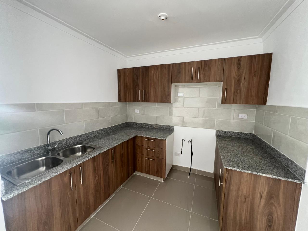 apartamentos - Se alquila apartamento prox a la Av. Charles de Gaulle detrás de la sirena
