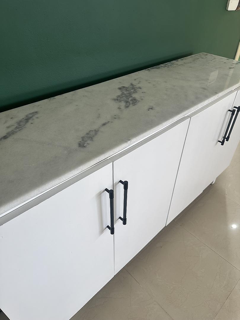 muebles y colchones - vendo credenza de caoba en excelentes condiciones en prado oriental Santo Domin 0