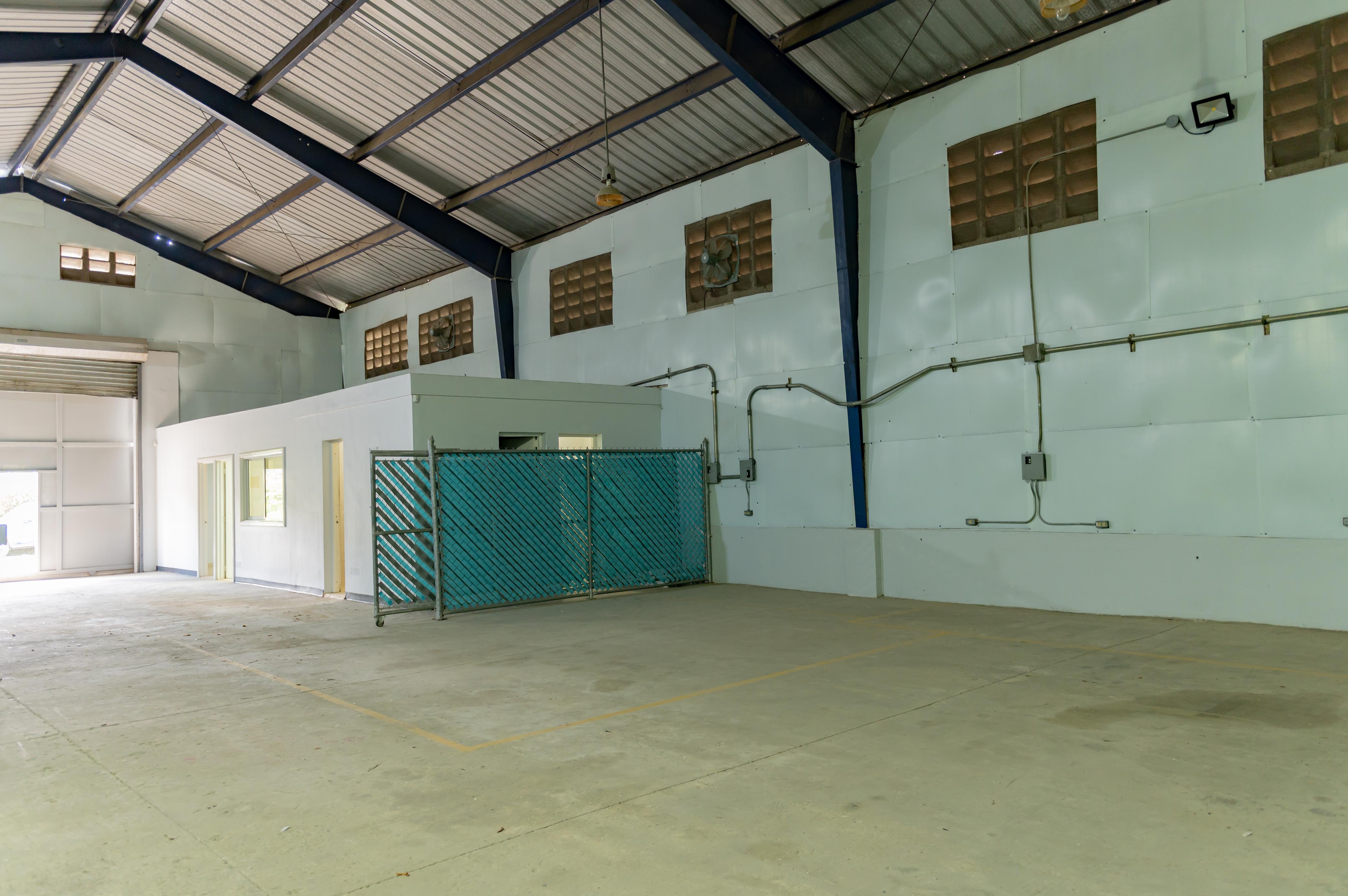 oficinas y locales comerciales - Rento nave industrial en km 13 autopista Duarte  0