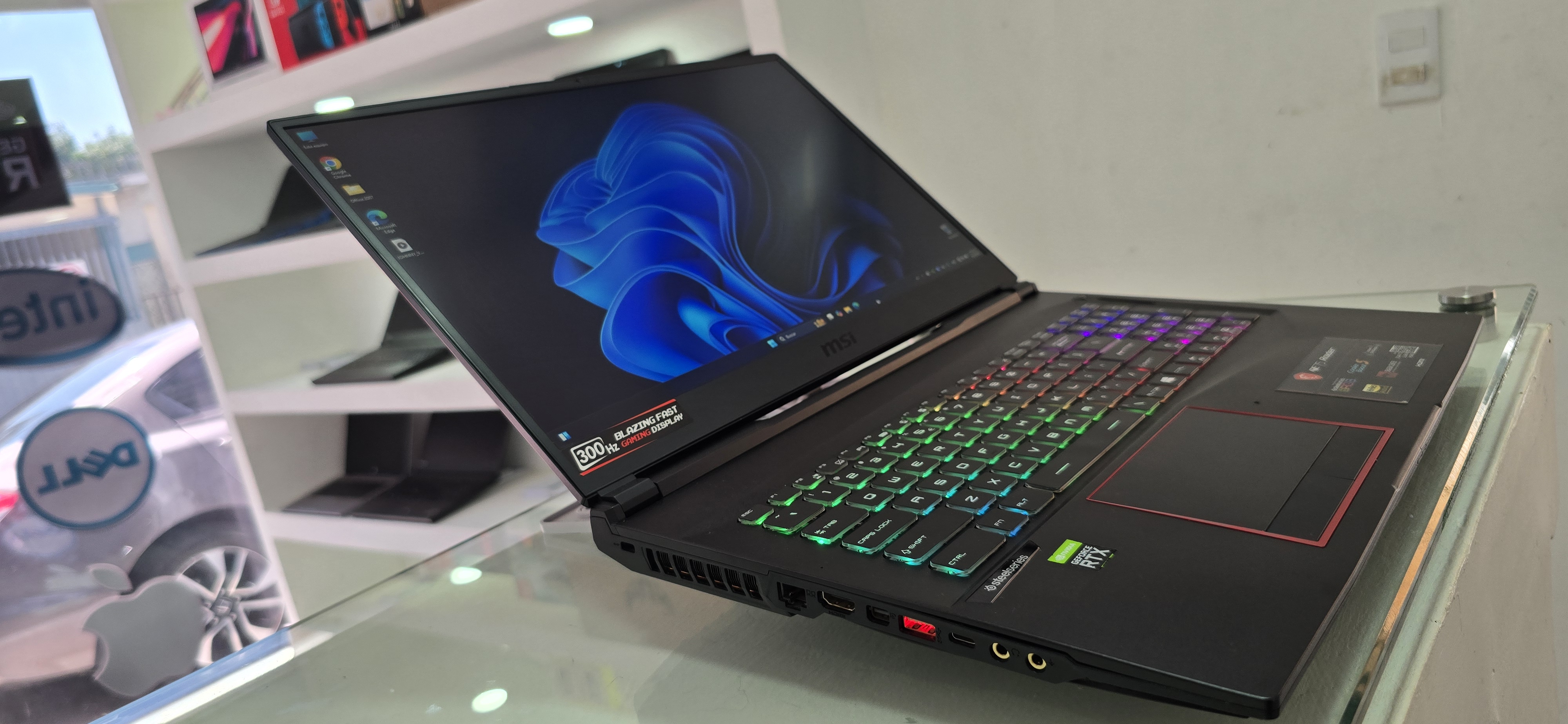 computadoras y laptops - Msi Gaming 17.3 Pulg Core i7 Ram 24gb ddr4 Disco 1tb ssd Nvidea Rtx 2060 6gb  1