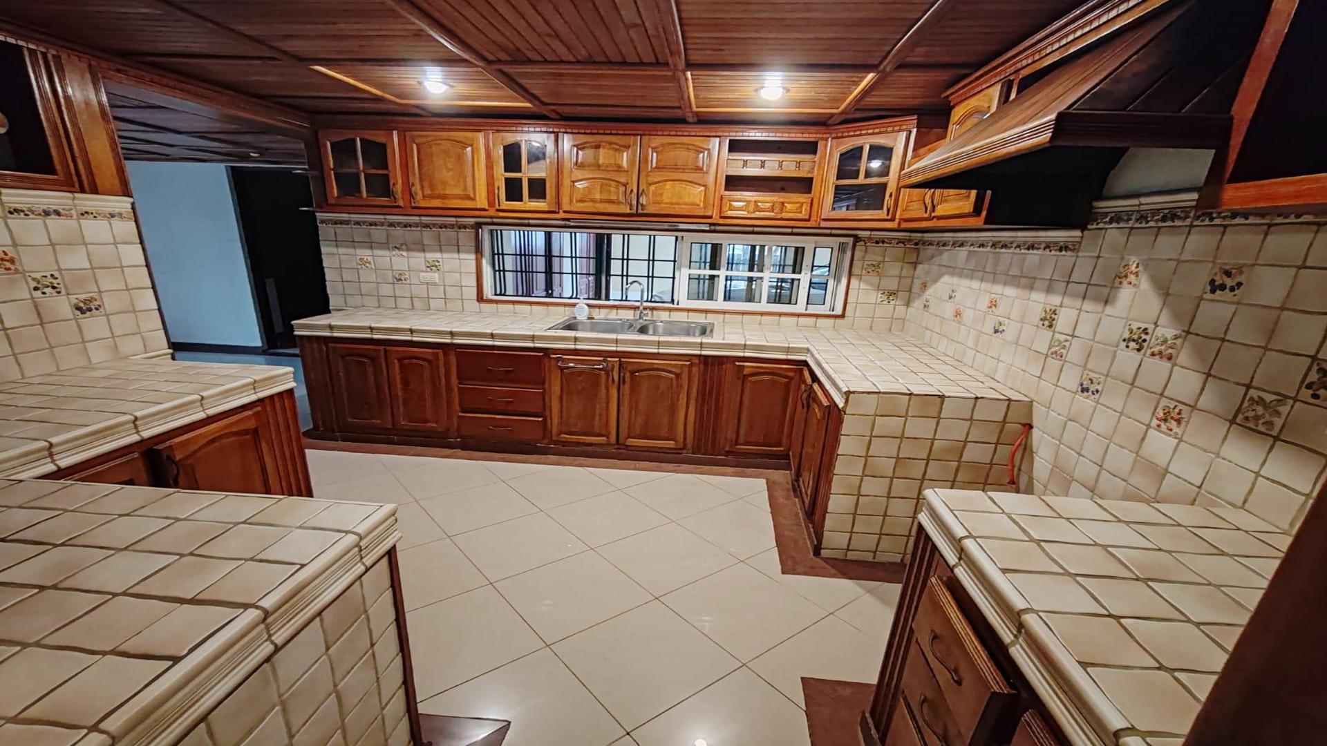 casas - Casa en alquiler en Urbanización Fernandez 6