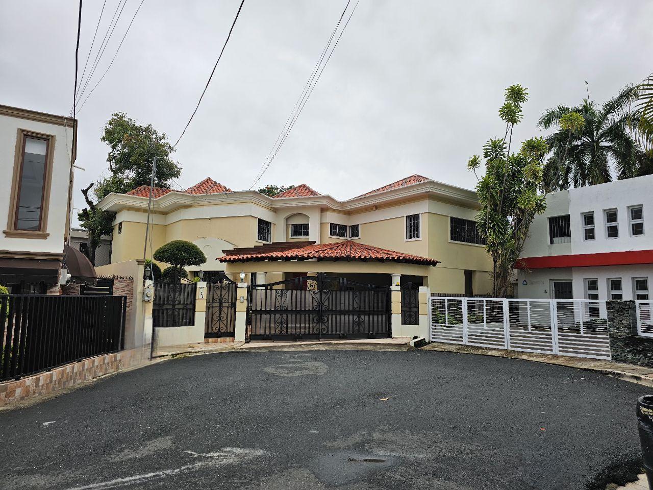 casas - ALQUILER DE CASA EN LA URBANIZACION FERNANDEZ 1