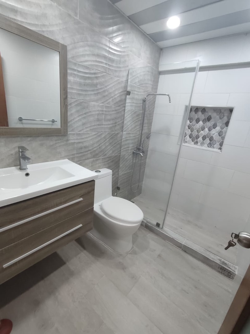 apartamentos - Apartamento en Venta
 SERRALLES
USD 240,000.00
Mantenimiento: RD$12,000.00
 2