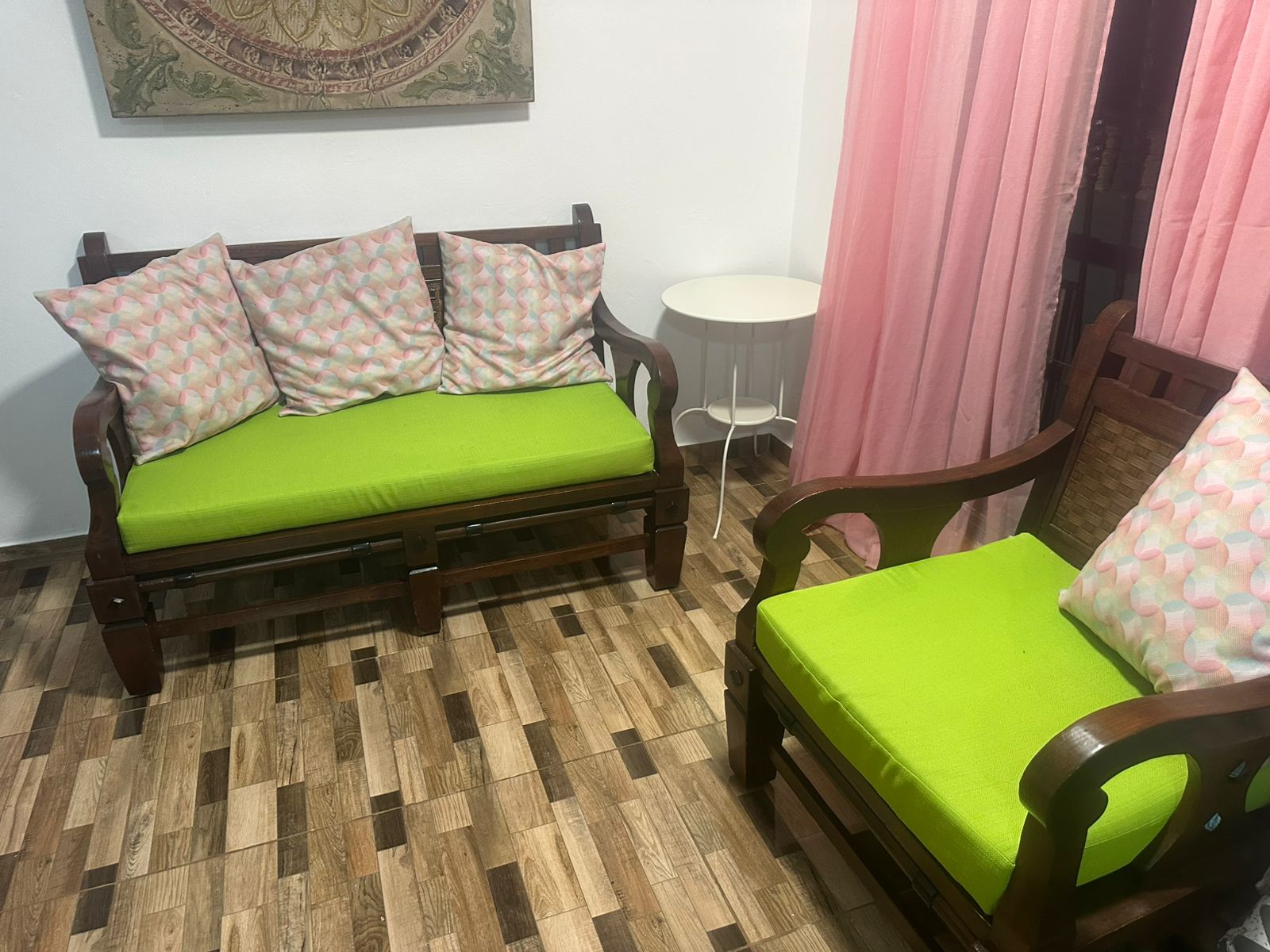 muebles y colchones - 1 Sofá de 2 personas y 1 butaca con cojines 1