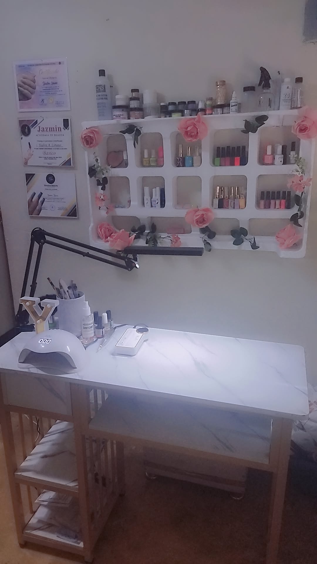 equipos profesionales - Mesa de uñas  0