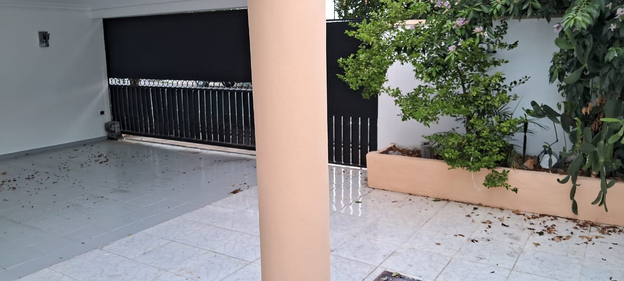 casas - Venta de Ampla Casa Remodelada en Alma Rosa II 7