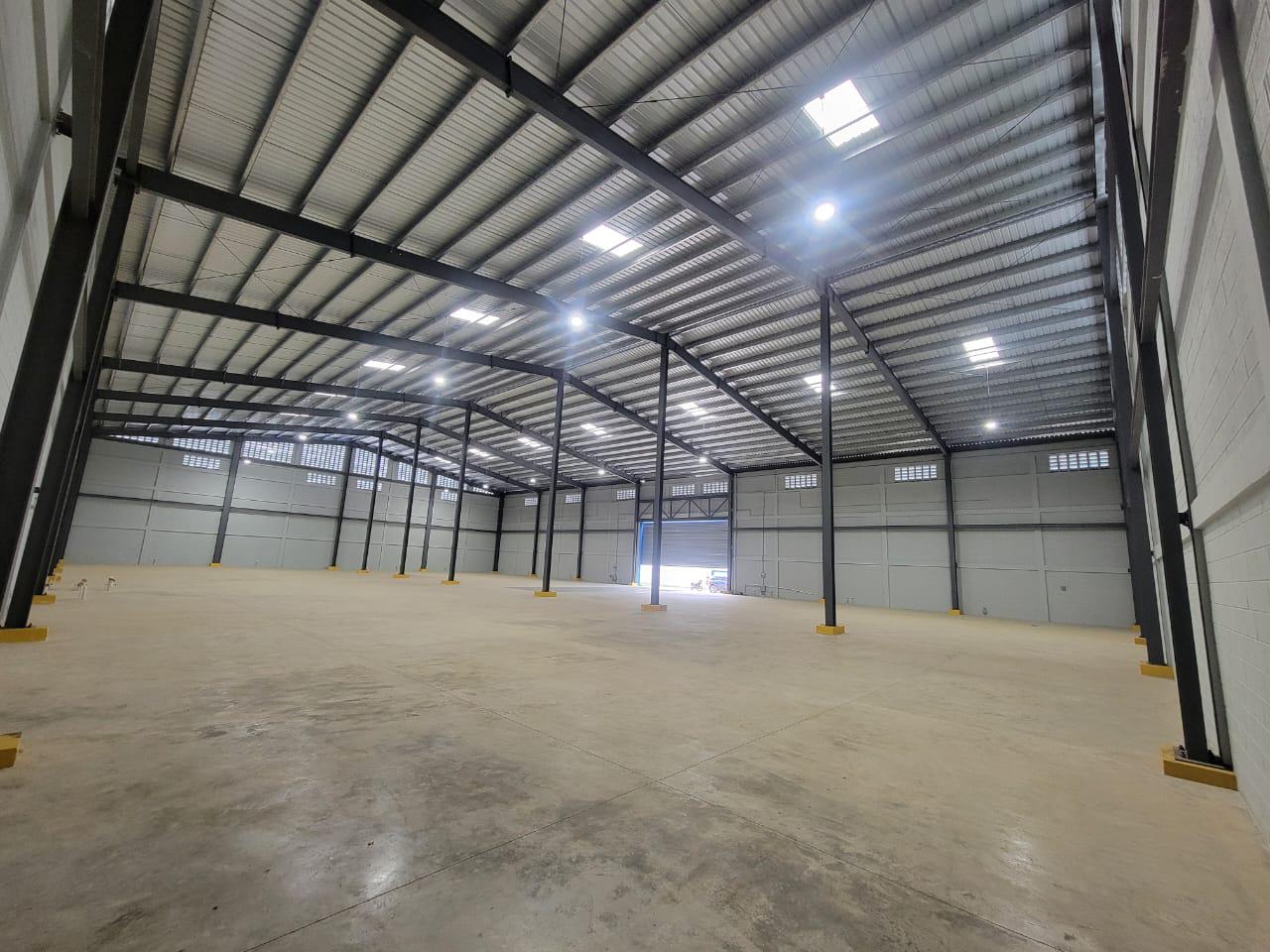 otros inmuebles - Alquiler y venta de Nave Industrial en sector Engombre 5