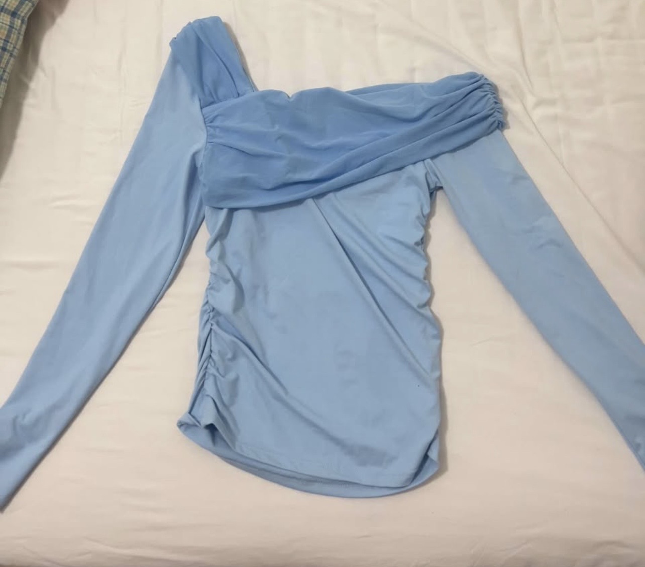 ropa para mujer - Blusa azul manga larga hombros descubiertos 2