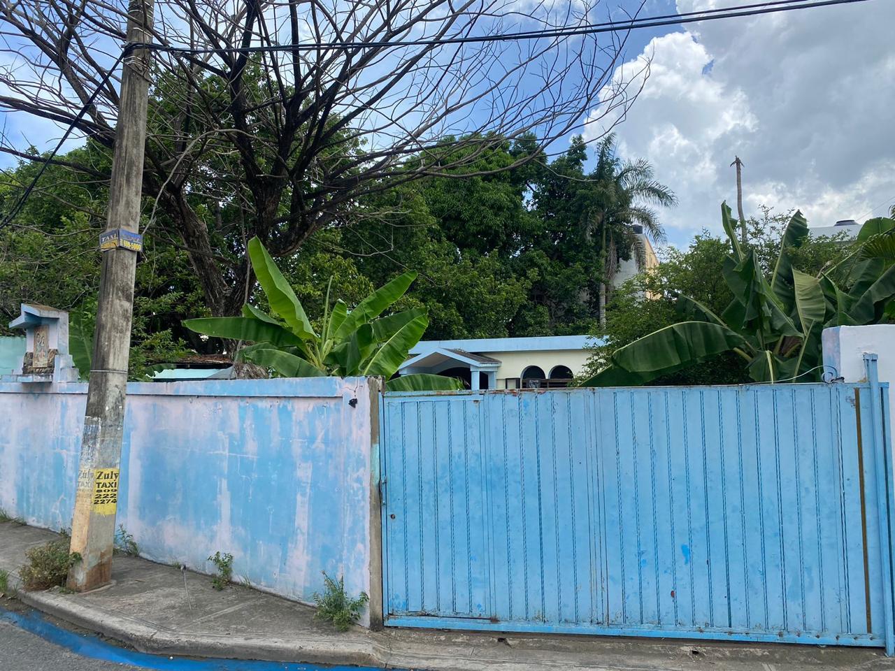 casas - Vendo 2 propiedades o terrenos SDE  ESTE 