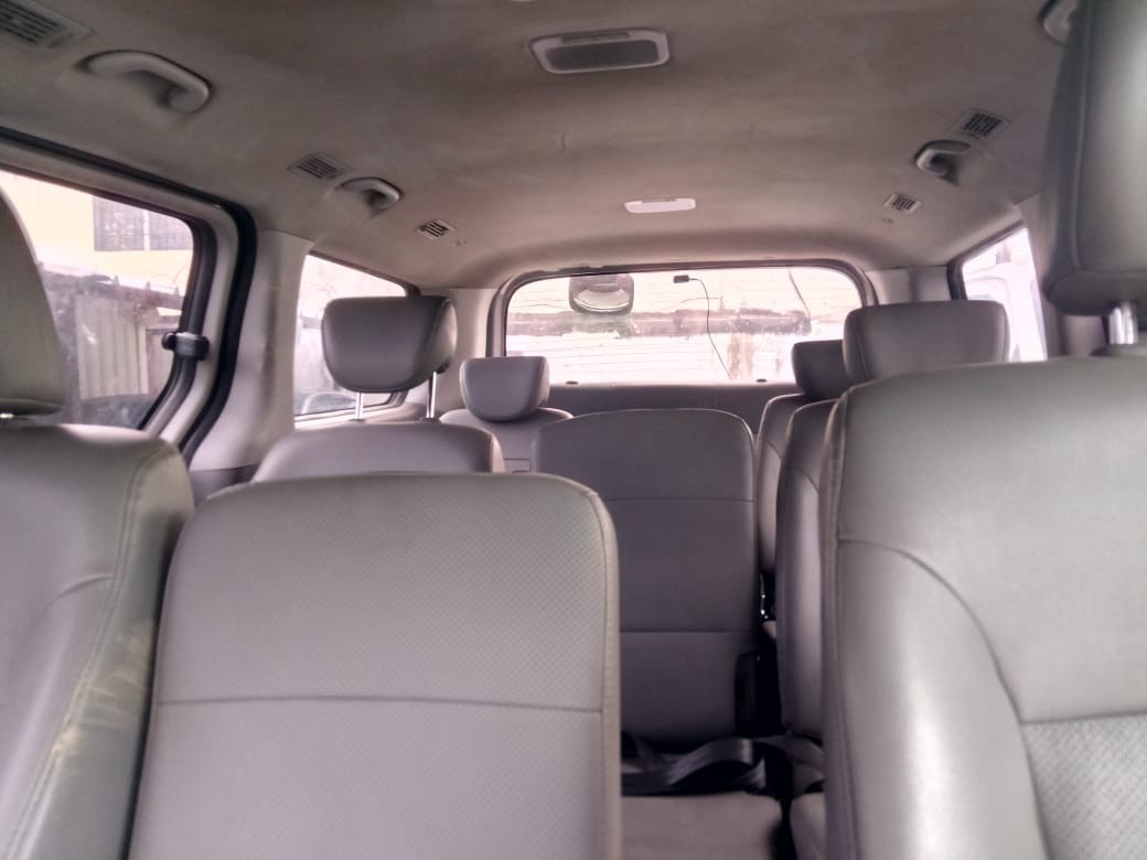 jeepetas y camionetas - HYUNDAI STAREX 2018 GRISDESDE: RD$1,320,000.00 3